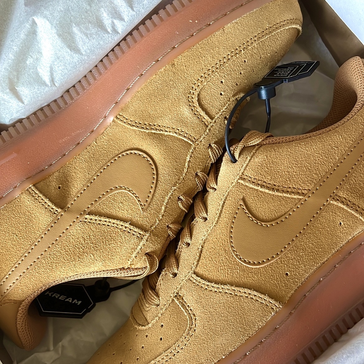(GS) Nike Air Force 1 LV8 3 Wheat 착용 스타일