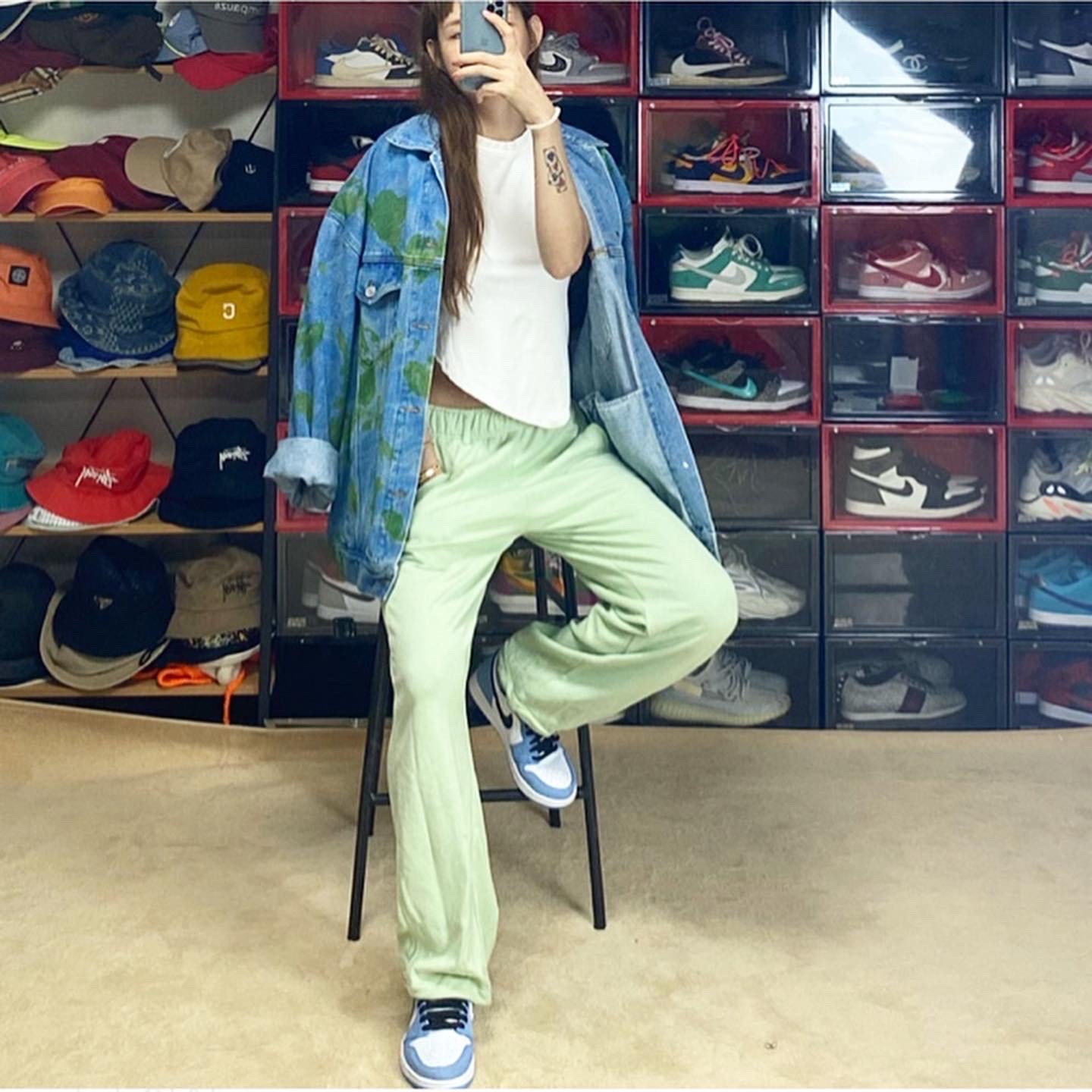 Jordan 1 Retro High OG University Blue 착용 스타일 - 1