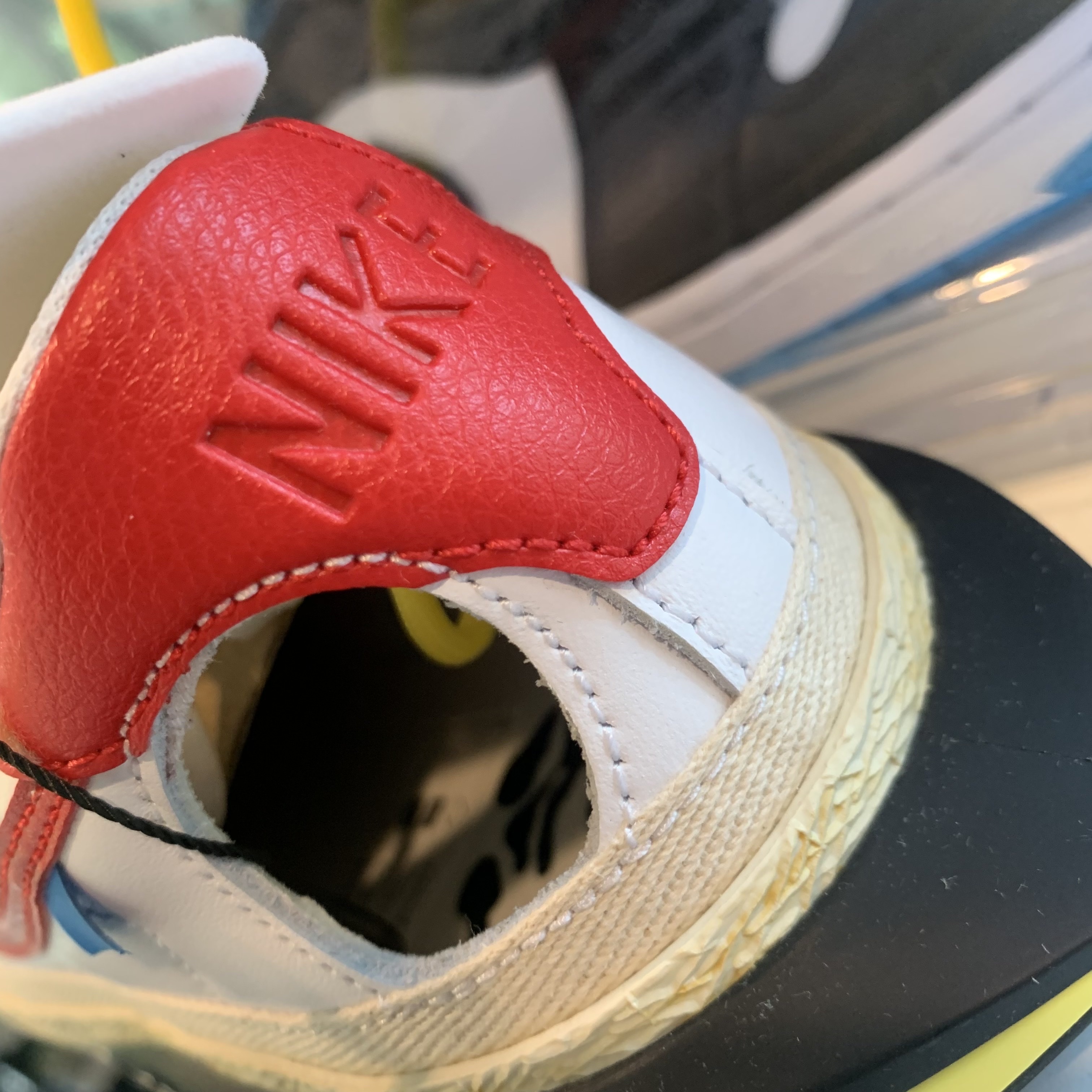 Nike x Off-White Blazer Low '77 White and University Red 착용 스타일 - 3