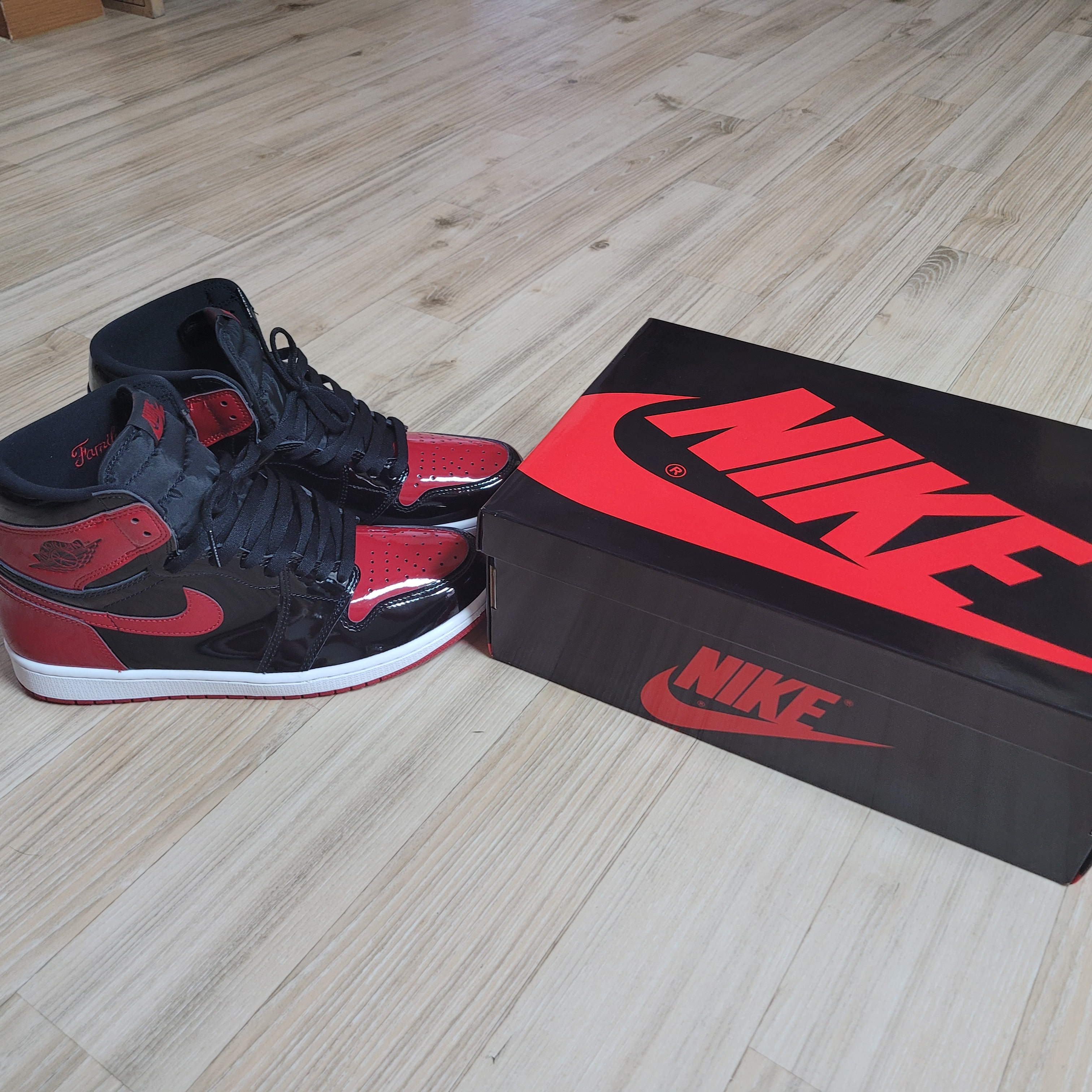 Jordan 1 Retro High OG Patent Bred 착용 스타일 - 1