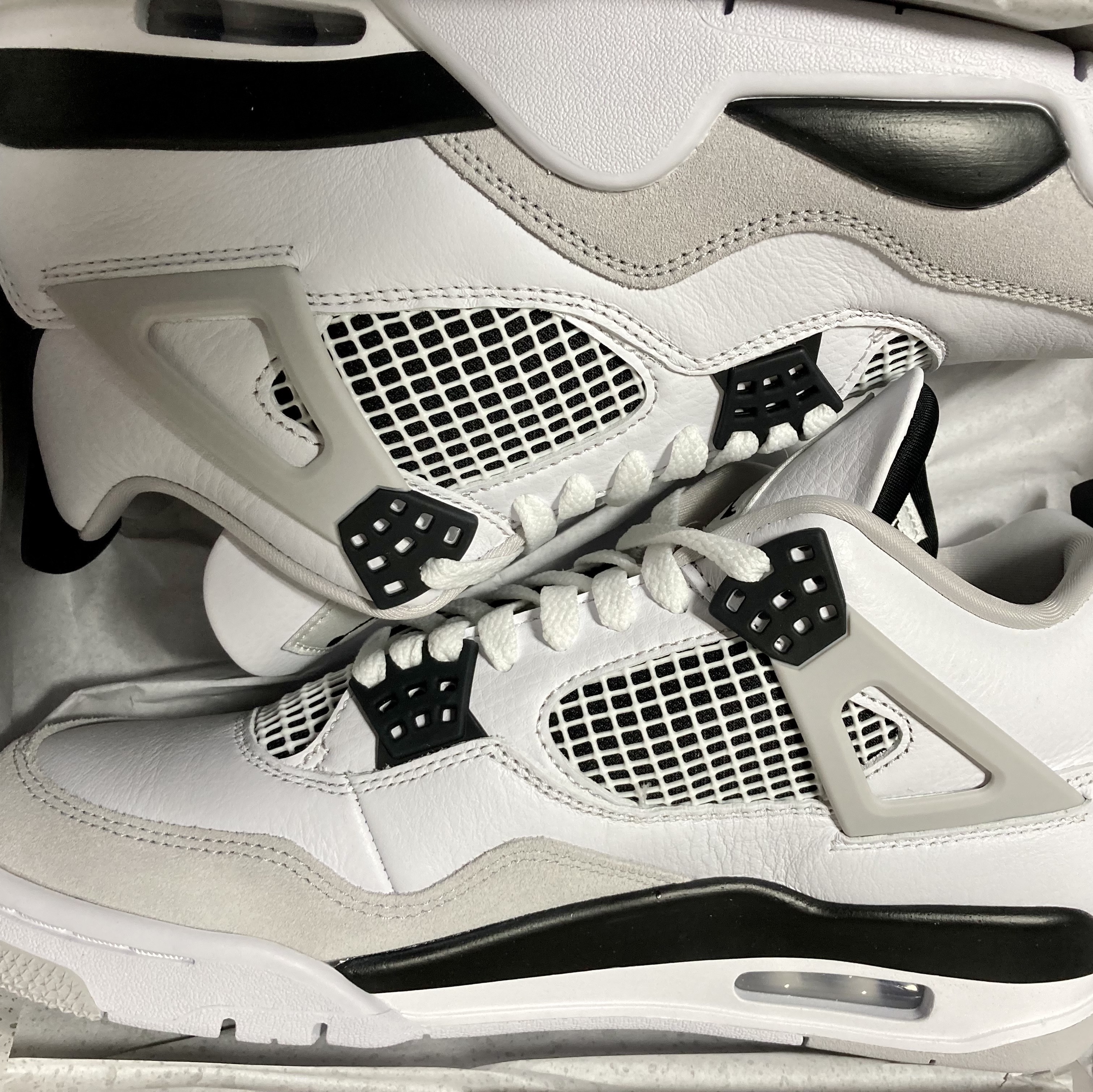 Jordan 4 Retro White and Black 착용 스타일 - 1