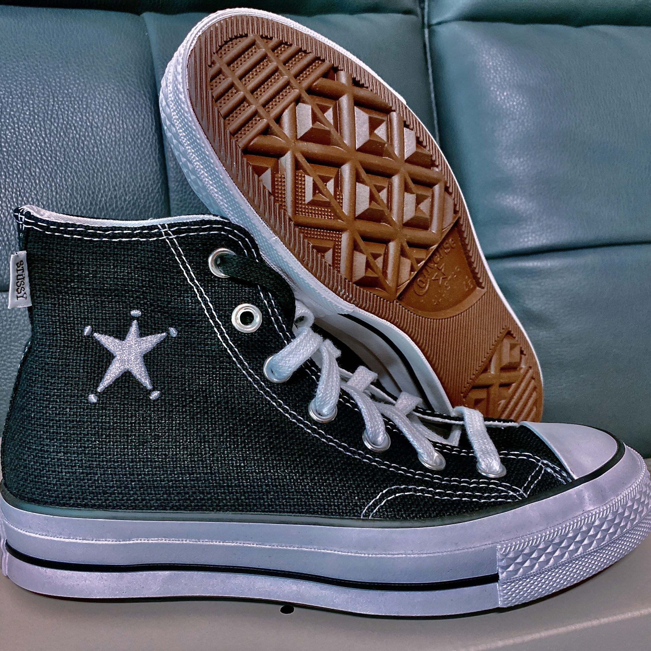 Converse x Stussy Chuck 70 High Plumeria, Converse x Stussy Chuck 70 High Black 착용 스타일 - 2