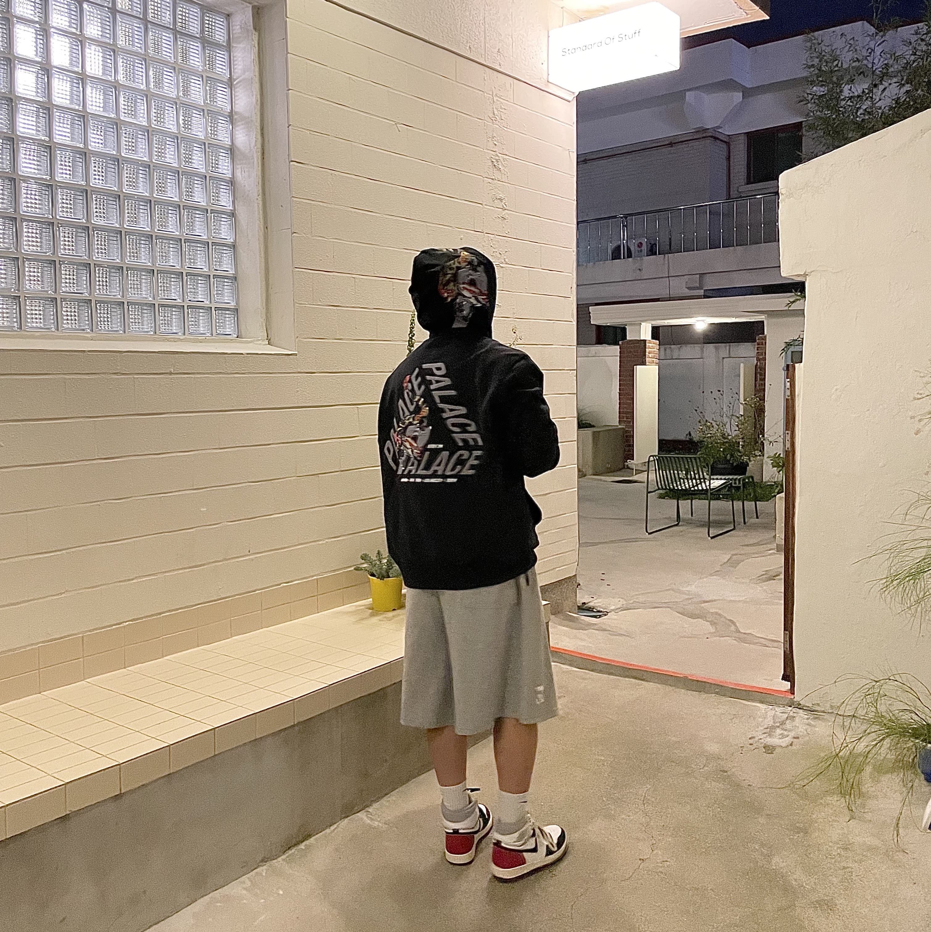 Palace Dragon P-3 Hood Black - 22FW, Jordan 1 x Union Retro High Black Toe 착용 스타일 - 1