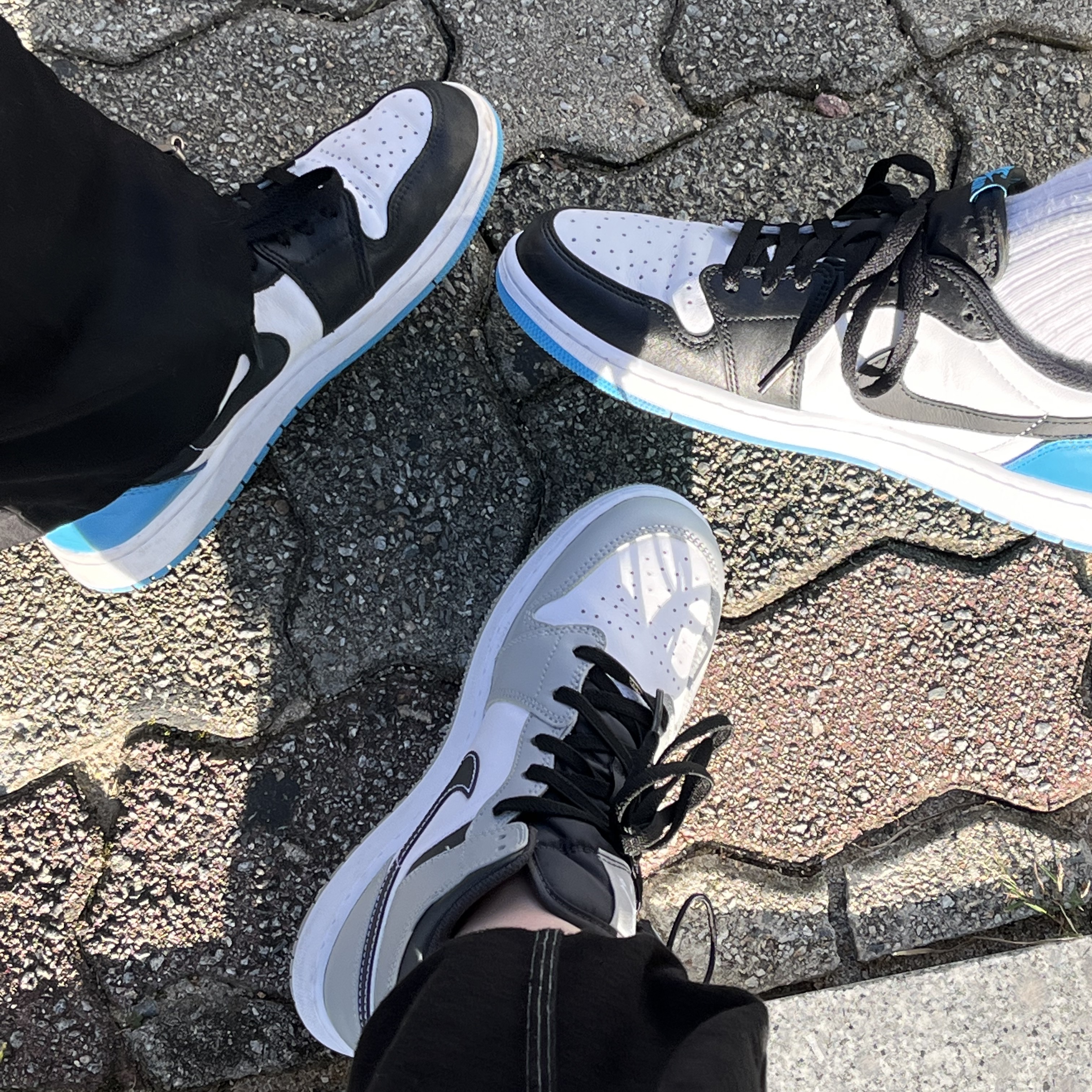 Jordan 1 Retro Low OG Black and Dark Powder Blue, Jordan 1 Mid Light Smoke Grey Anthracite 착용 스타일