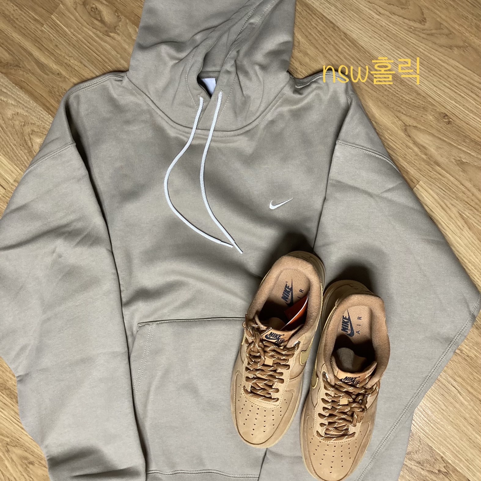 Nike NRG Solo Swoosh Fleece Hoodie Khaki - Asia, Nike Air Force 1 '07 WB Flax 착용 스타일