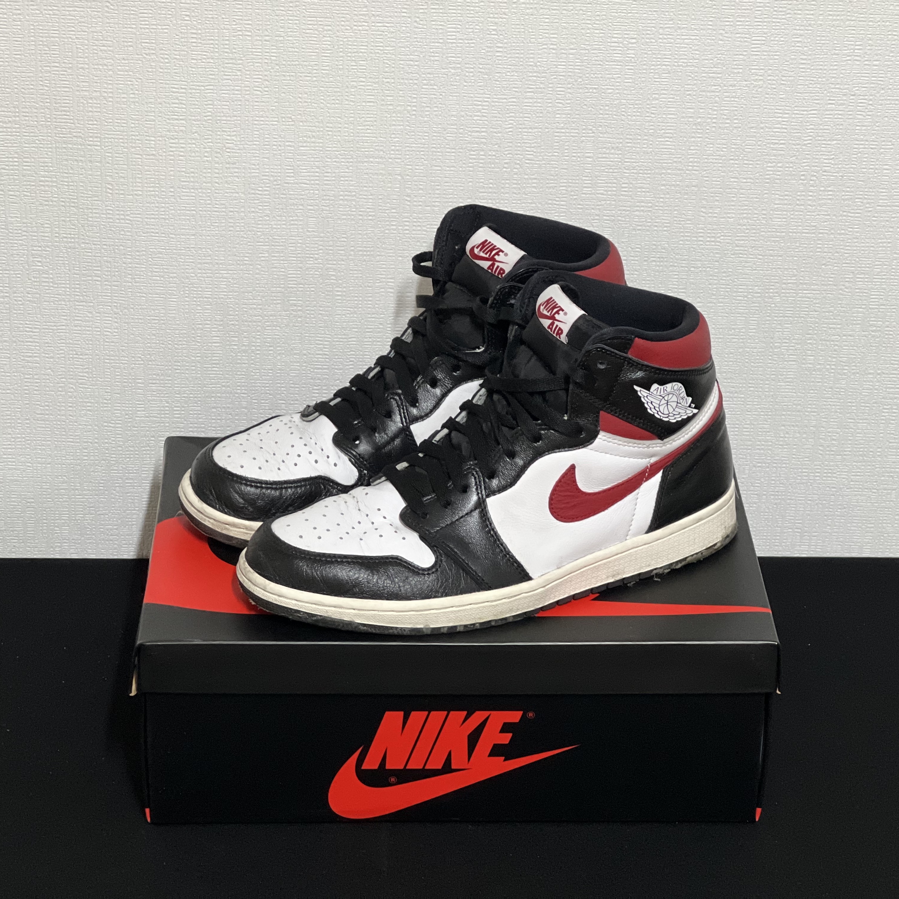Jordan 1 Mid Gym Red Black White, Jordan 1 Retro High OG Gym Red 착용 스타일