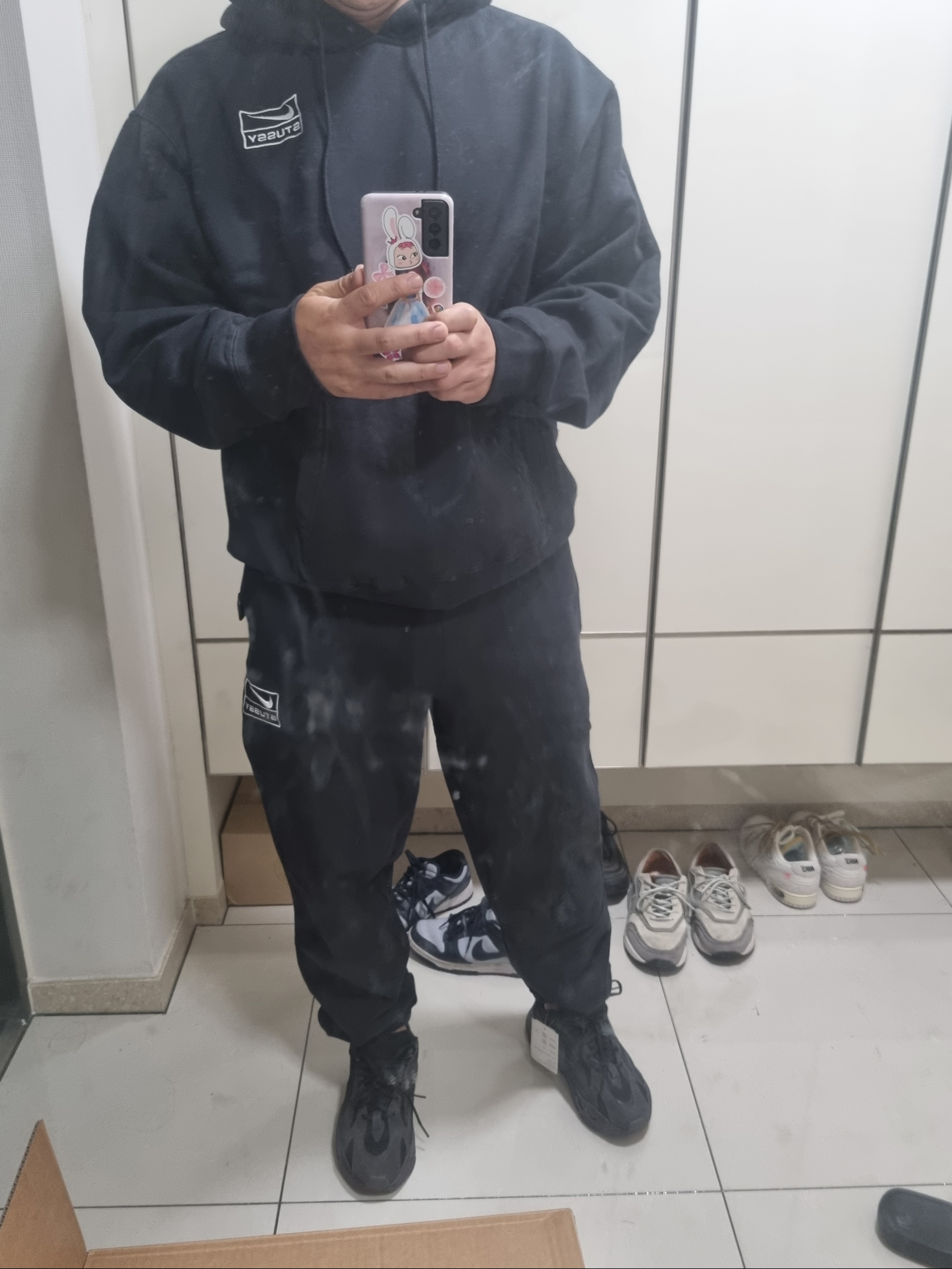 Nike x Stussy NRG RA Washed Pullover Hoodie Black (DN4028-010), Nike x Stussy NRG FL Storm-Fit Pants Black (DO7170-010) 착용 스타일 - 2