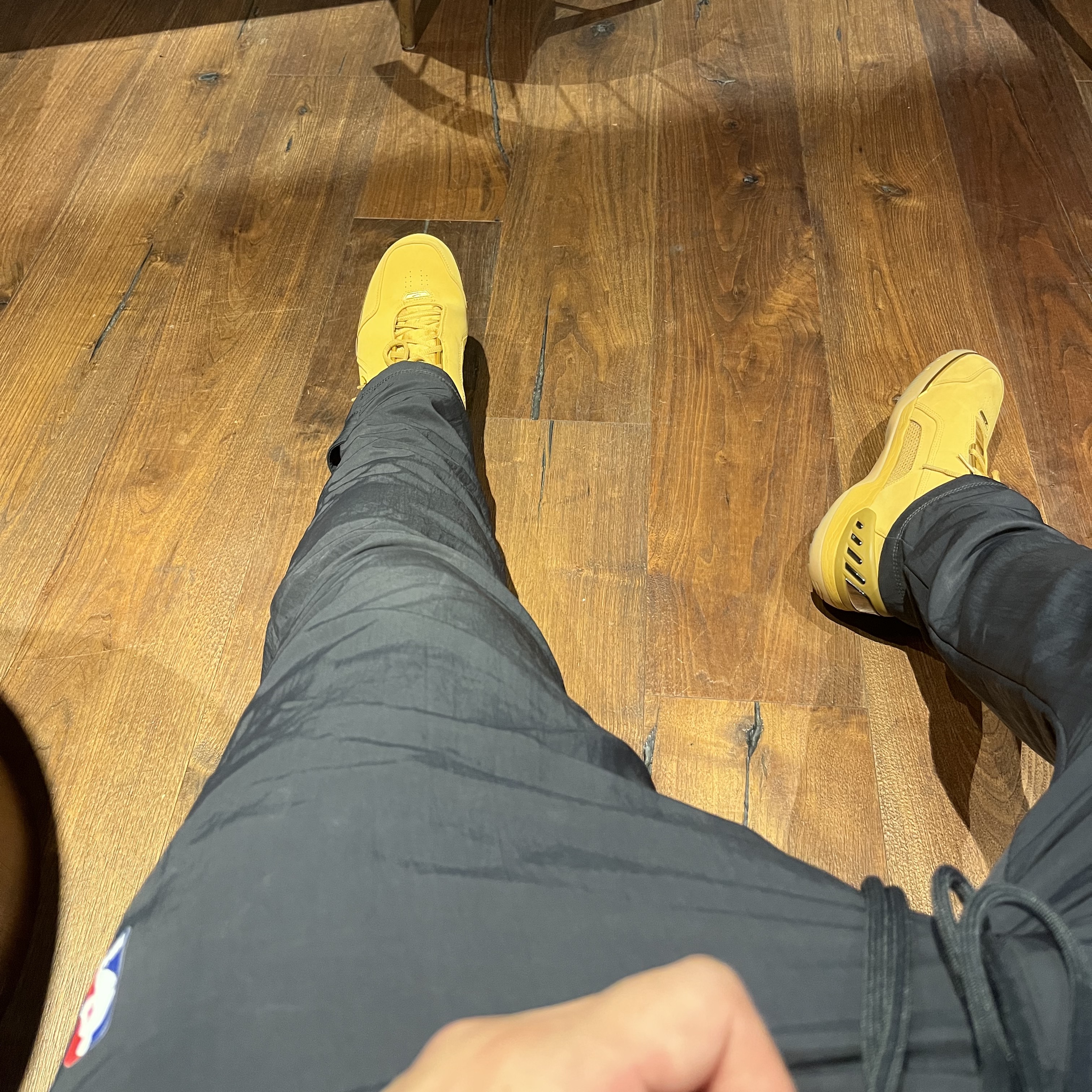 Nike Air Zoom Generation Retro QS All Star Wheat, Nike x Fear of God Warm Up Pants Off Noir 착용 스타일