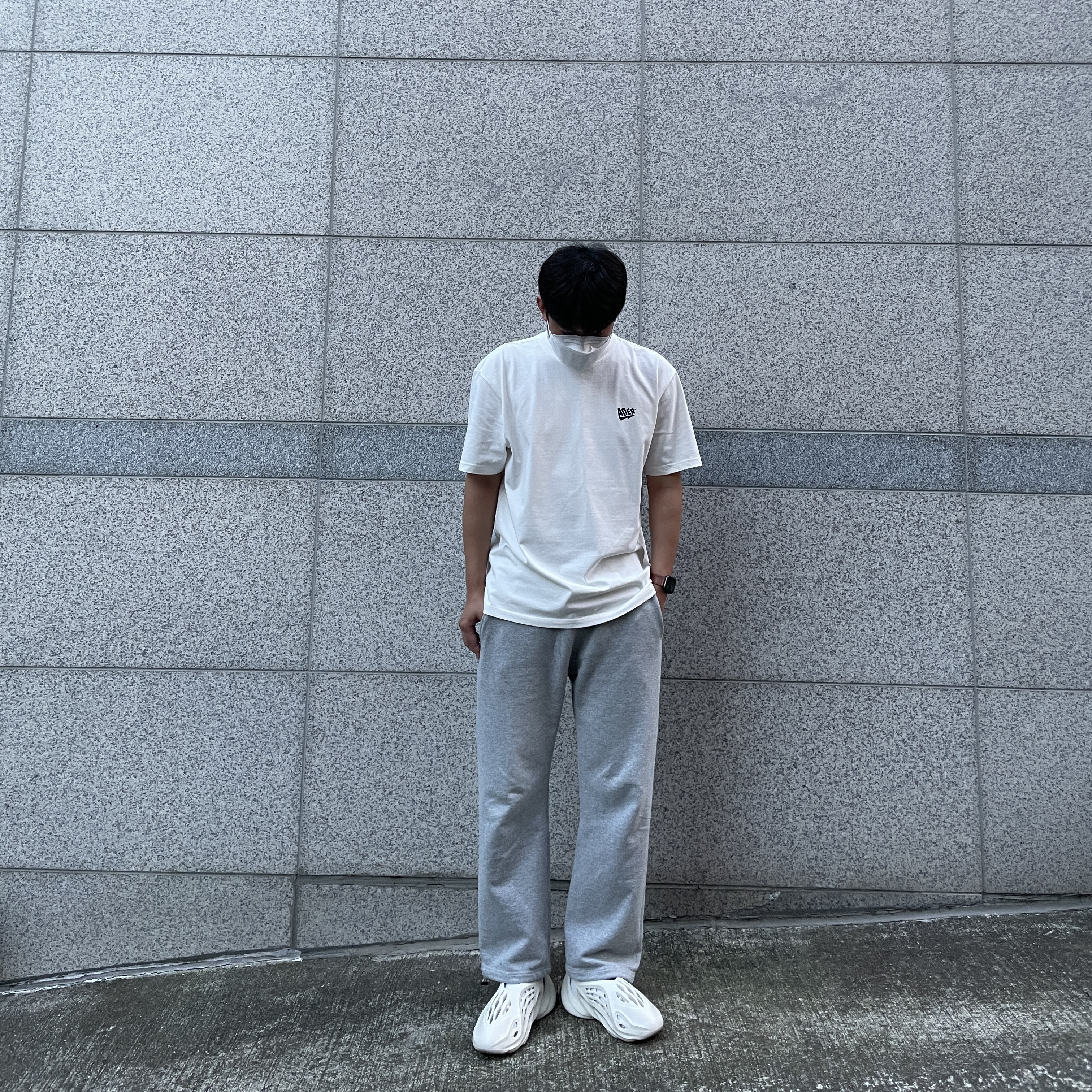 Adidas Yeezy Foam RNNR Ararat 착용 스타일 - 1