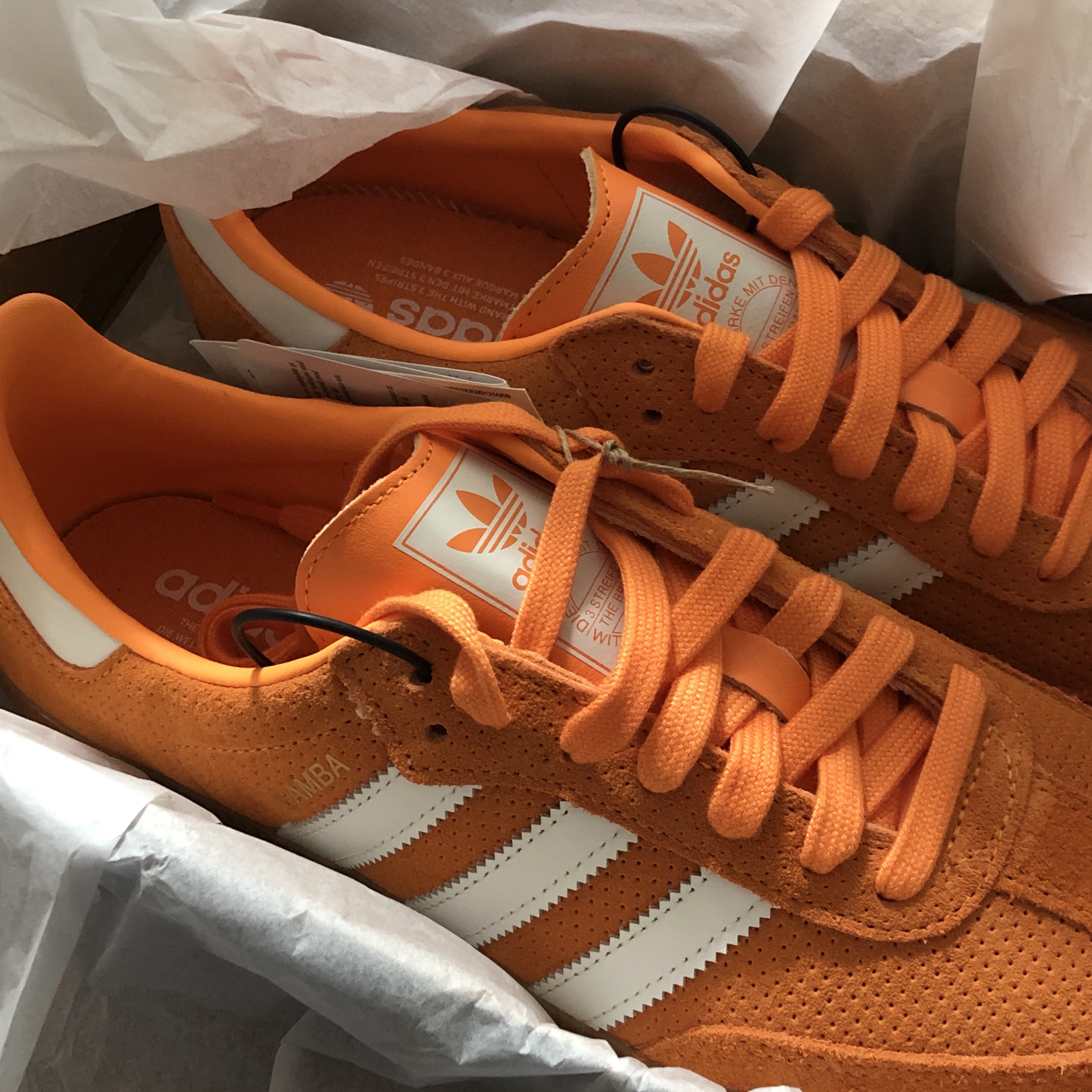 Adidas Samba OG Orange Rush 착용 스타일
