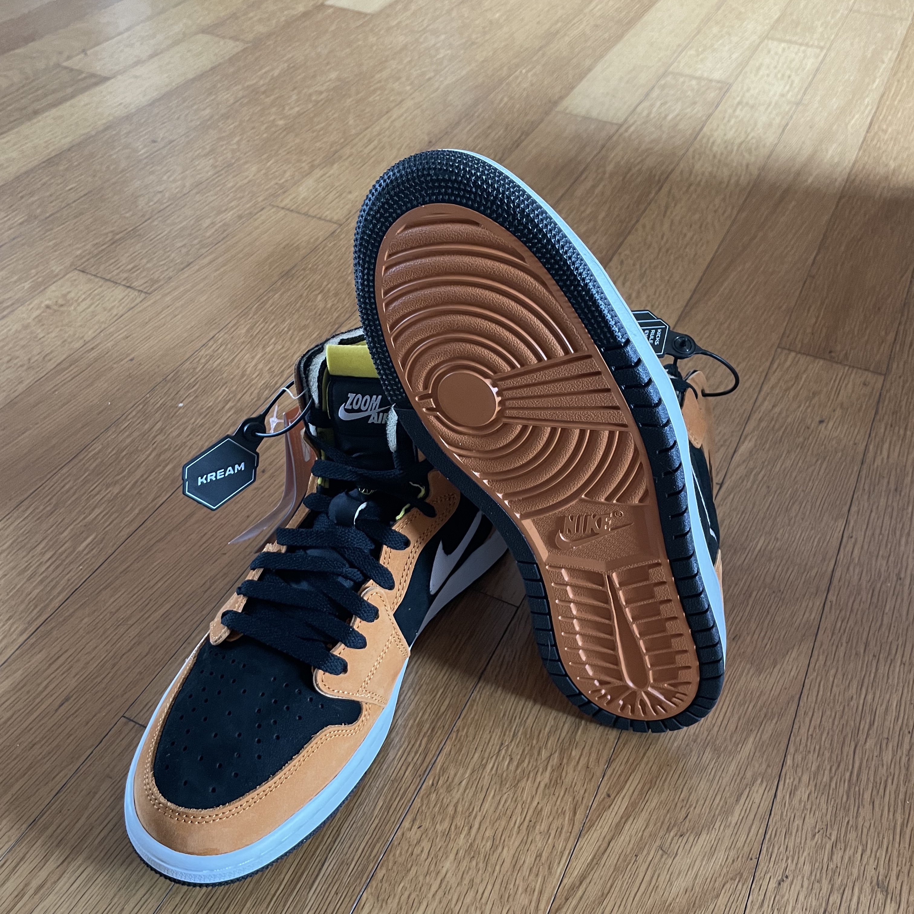 Jordan 1 Zoom Air CMFT Monarch Orange 착용 스타일 - 3