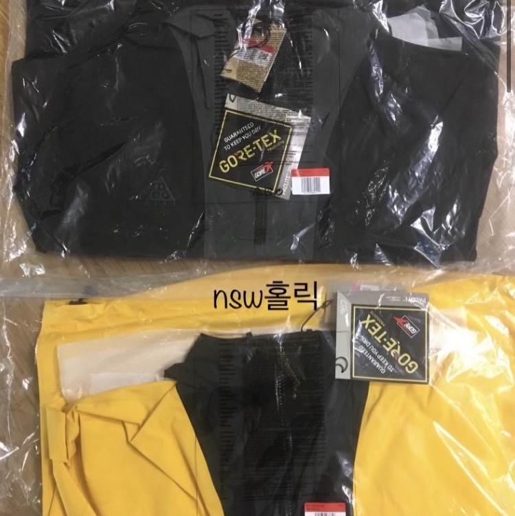 Nike ACG Gore-Tex Paclite Jacket Black Anthracite - Asia, Nike ACG Gore-Tex Paclite Jacket University Gold Black - Asia 착용 스타일