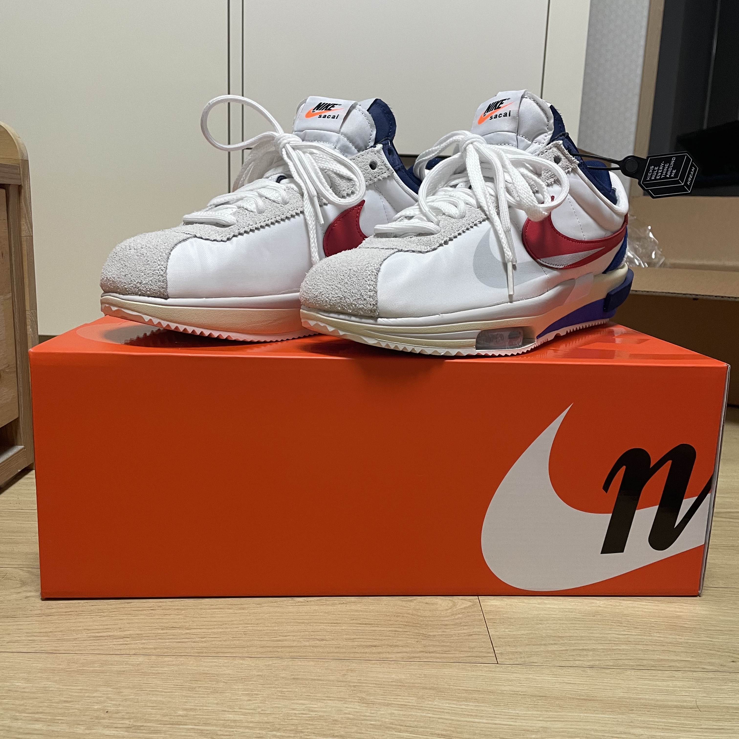 Nike x Sacai Zoom Cortez SP White and University Red 착용 스타일