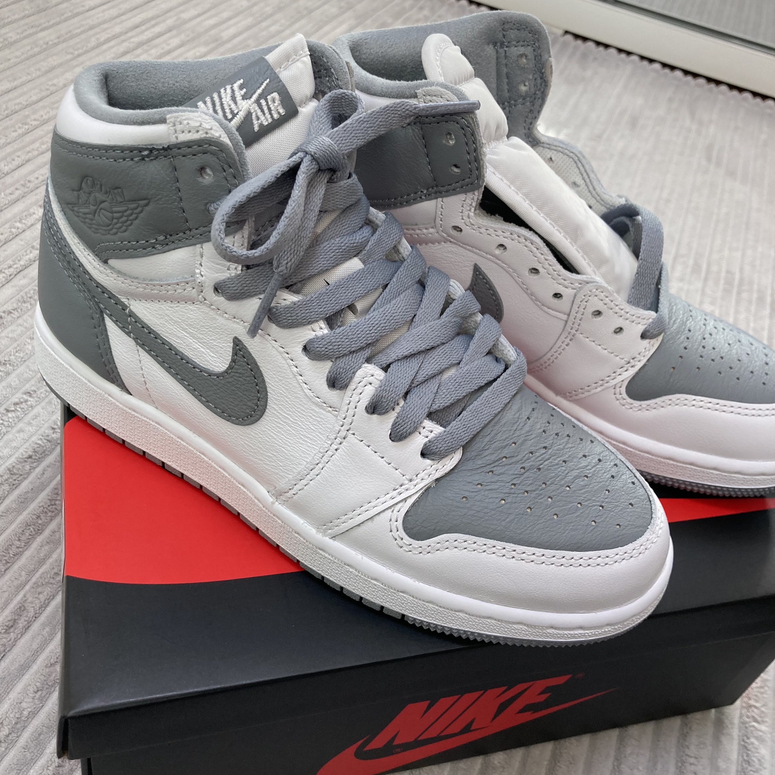 (GS) Jordan 1 Retro High OG Stealth, Jordan 1 Retro High OG Stealth 착용 스타일