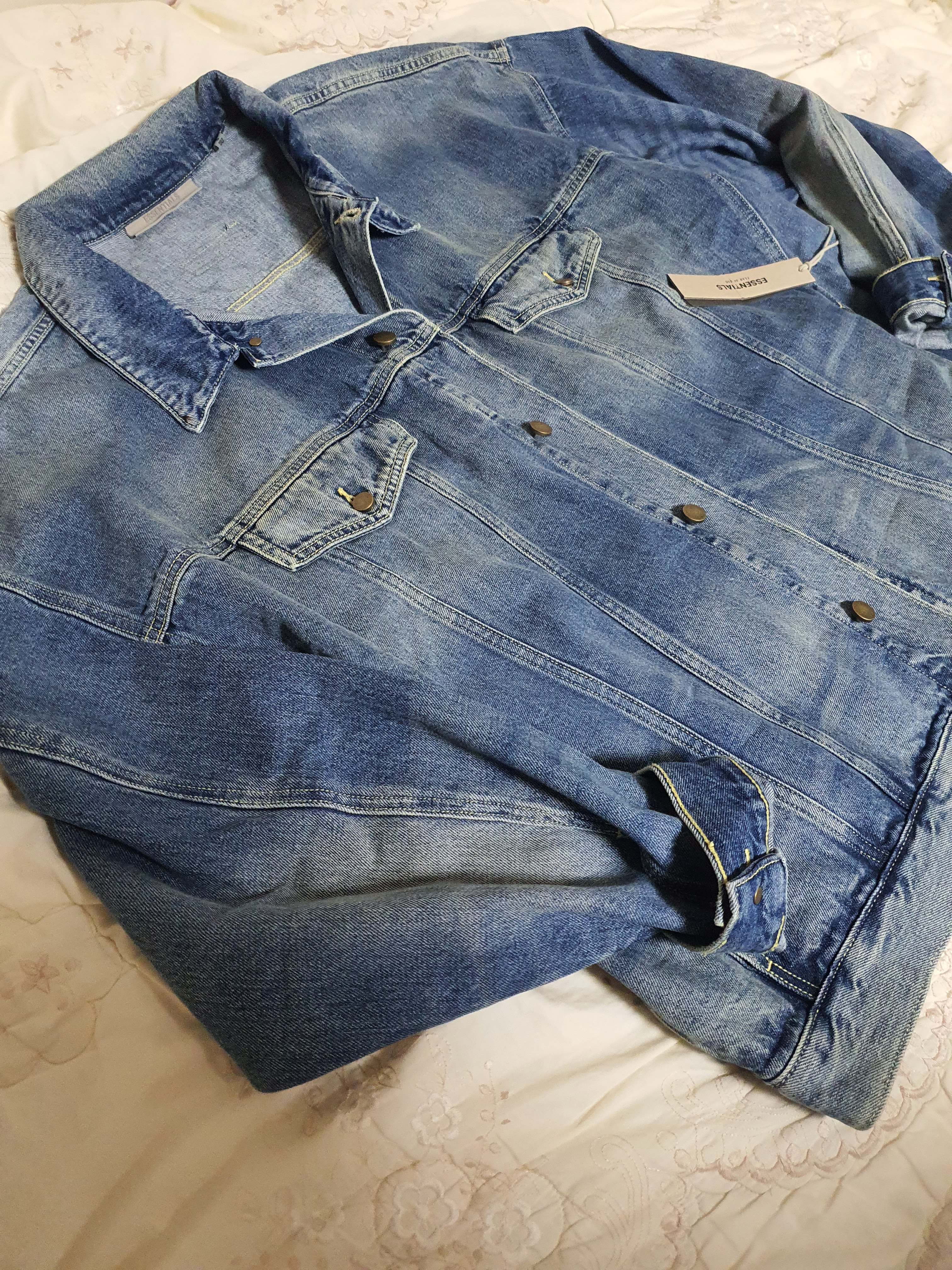Essentials Trucker Jacket Indigo 착용 스타일 - 3