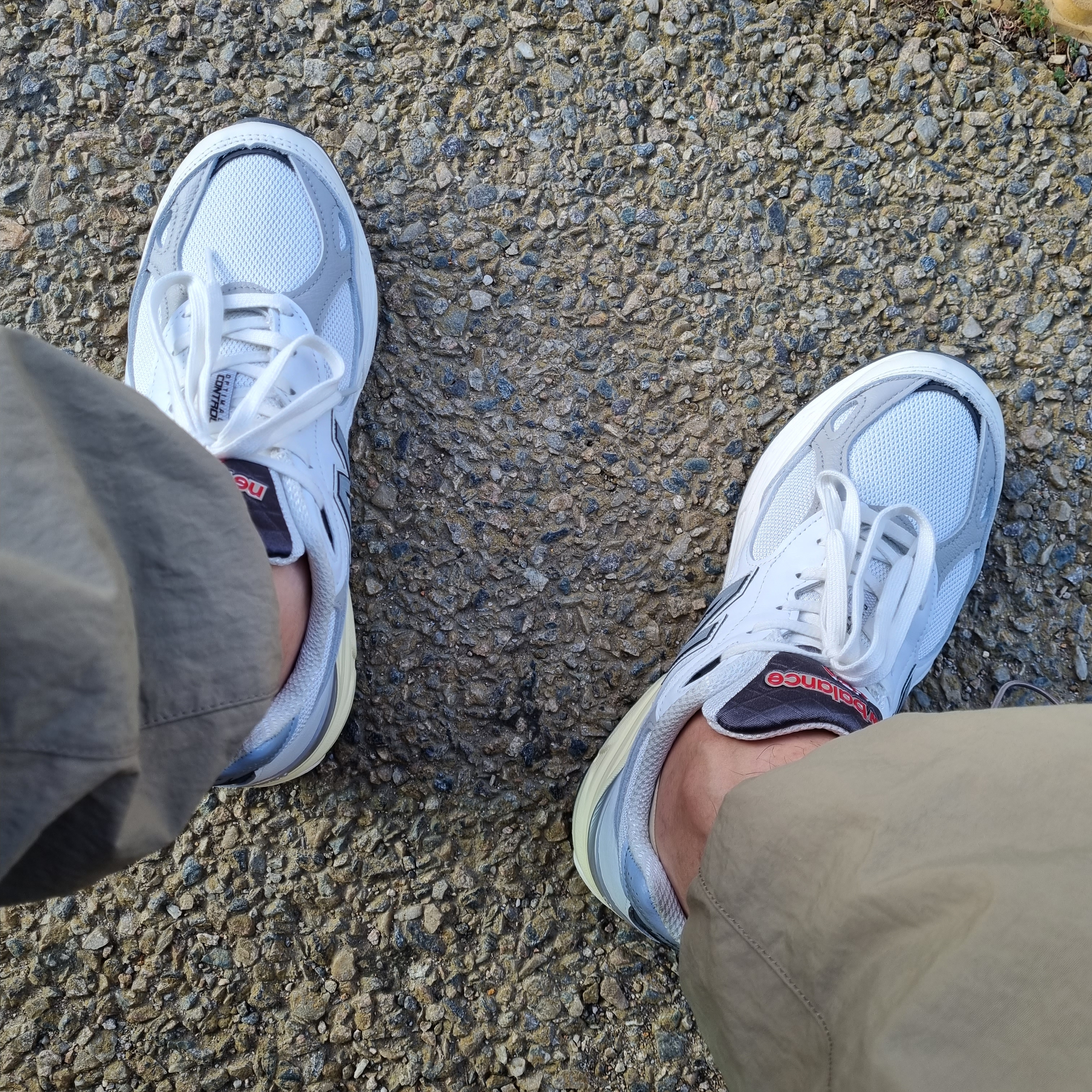 New Balance 990v3 Made in USA Sea Salt 착용 스타일 - 2