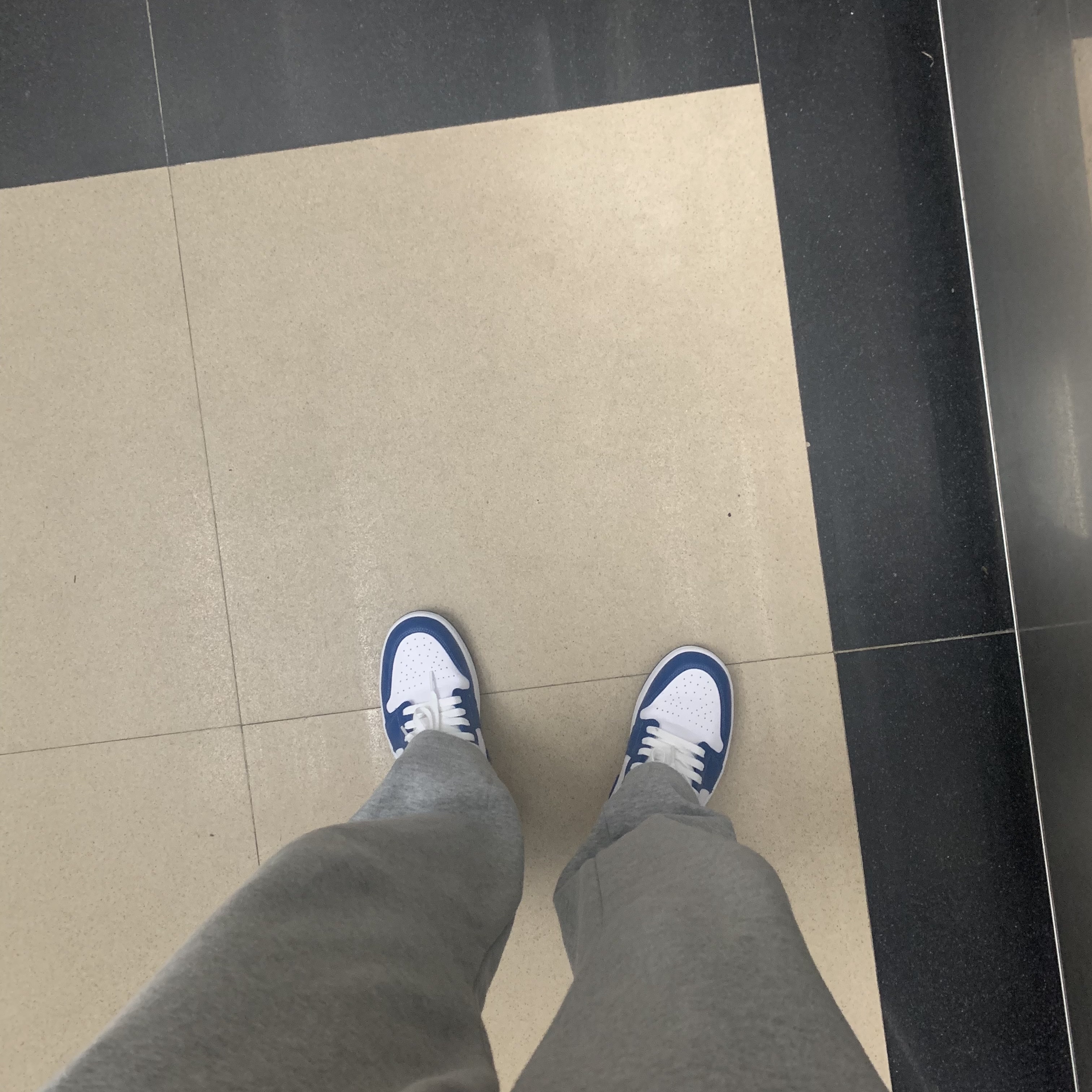 (W) Jordan 1 Low White Dark Marina Blue 착용 스타일 - 1