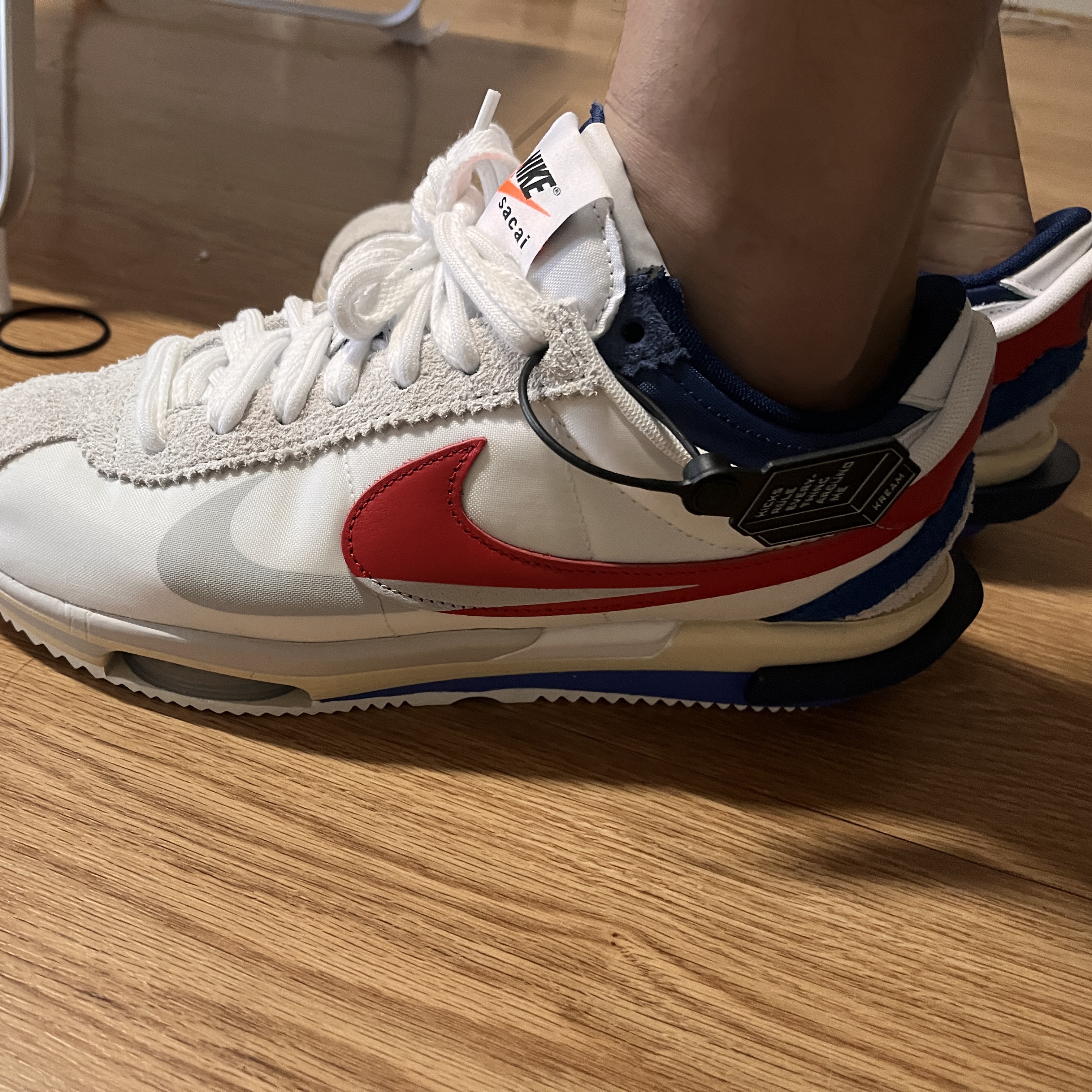 Nike x Sacai Zoom Cortez SP White and University Red 착용 스타일
