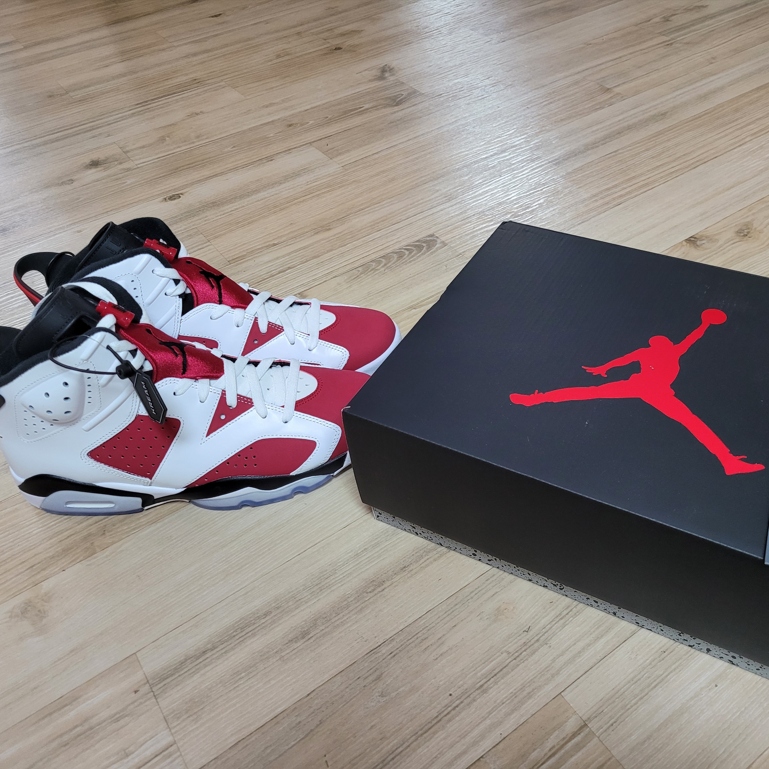 Jordan 6 Retro Carmine 2021 착용 스타일 - 2