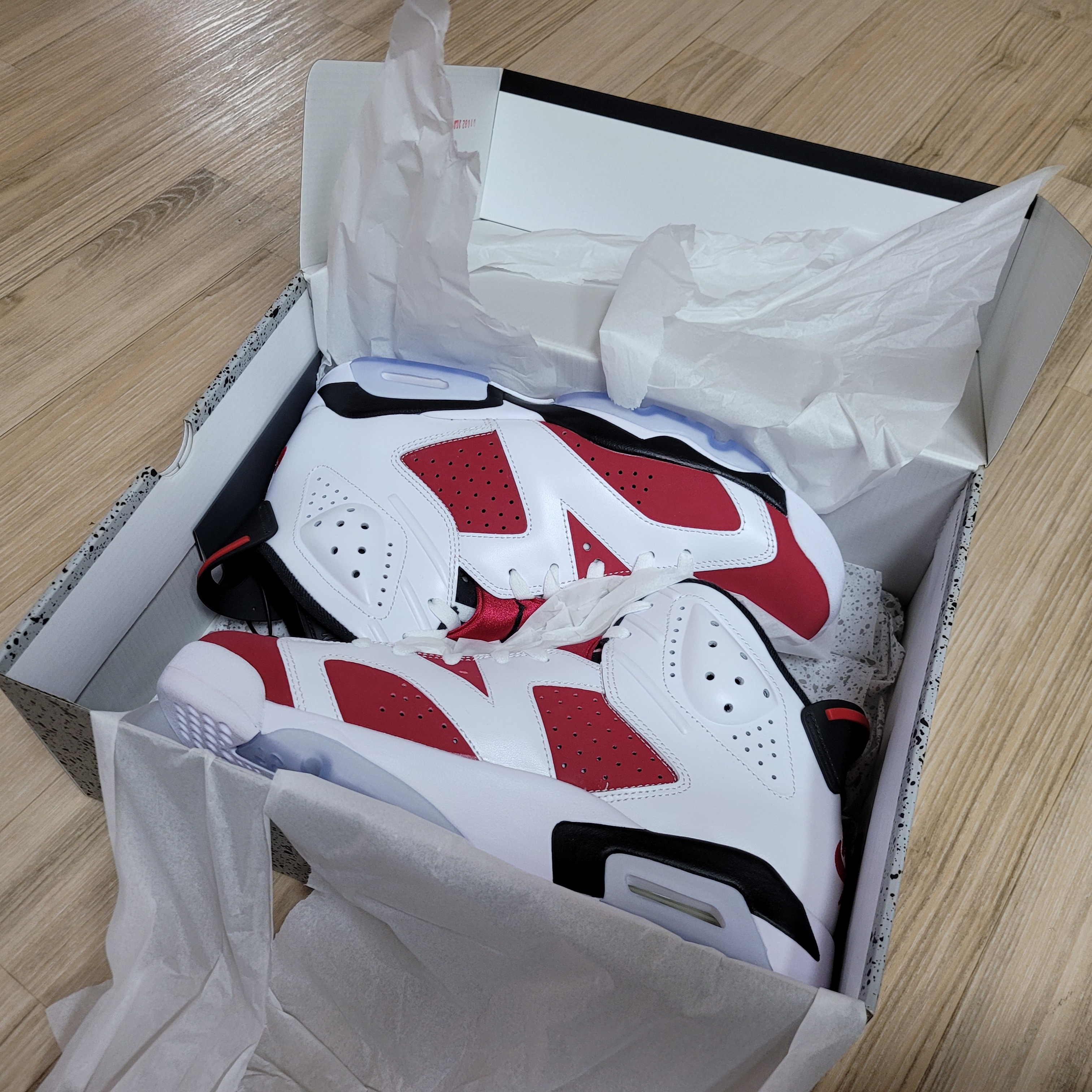 Jordan 6 Retro Carmine 2021 착용 스타일 - 1