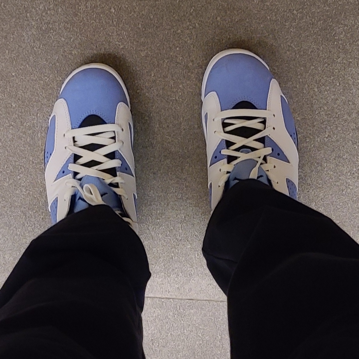 Jordan 6 Retro Midnight Navy, Jordan 6 Retro University Blue 착용 스타일 - 2