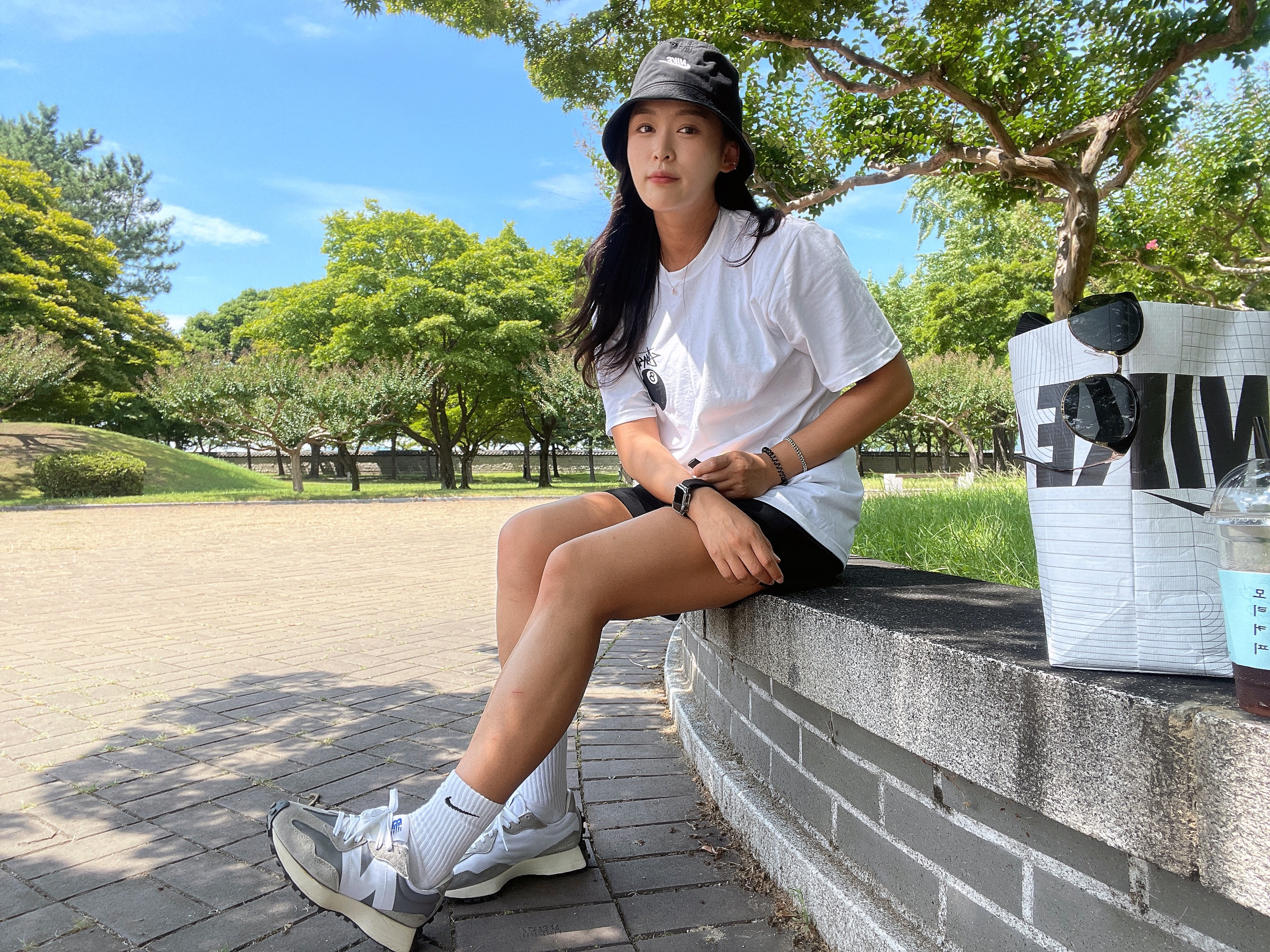New Balance 327 Grey, Stussy 8 Ball T-Shirt White - 22SS 착용 스타일 - 1