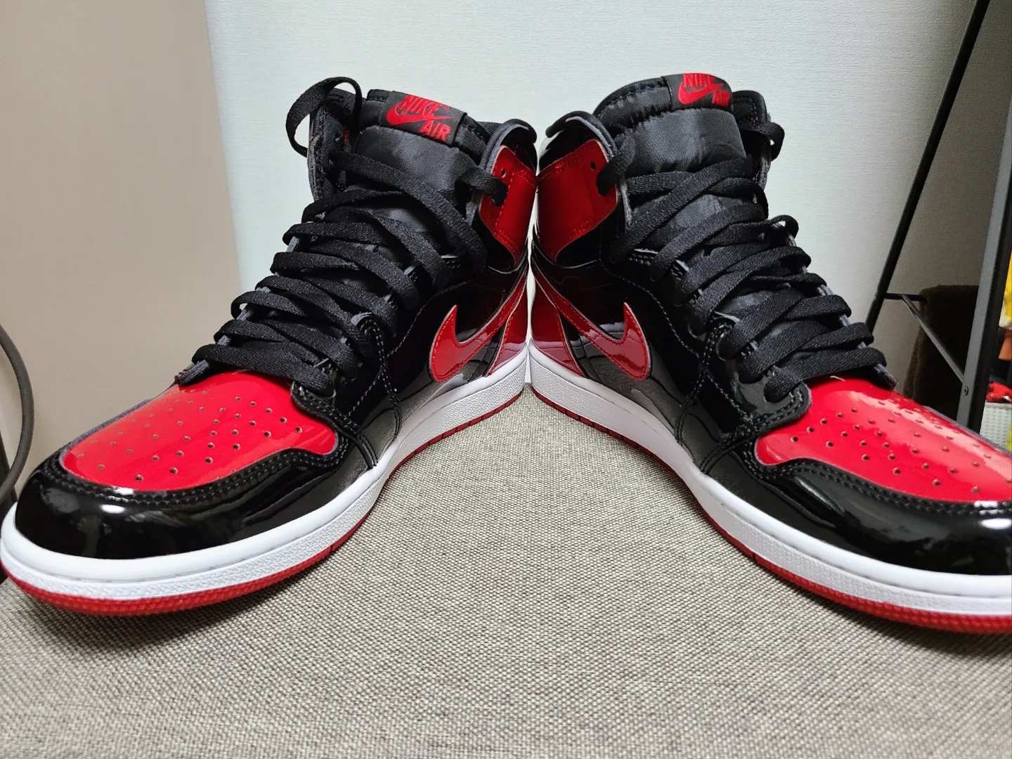 Jordan 1 Retro High OG Patent Bred 착용 스타일 - 2