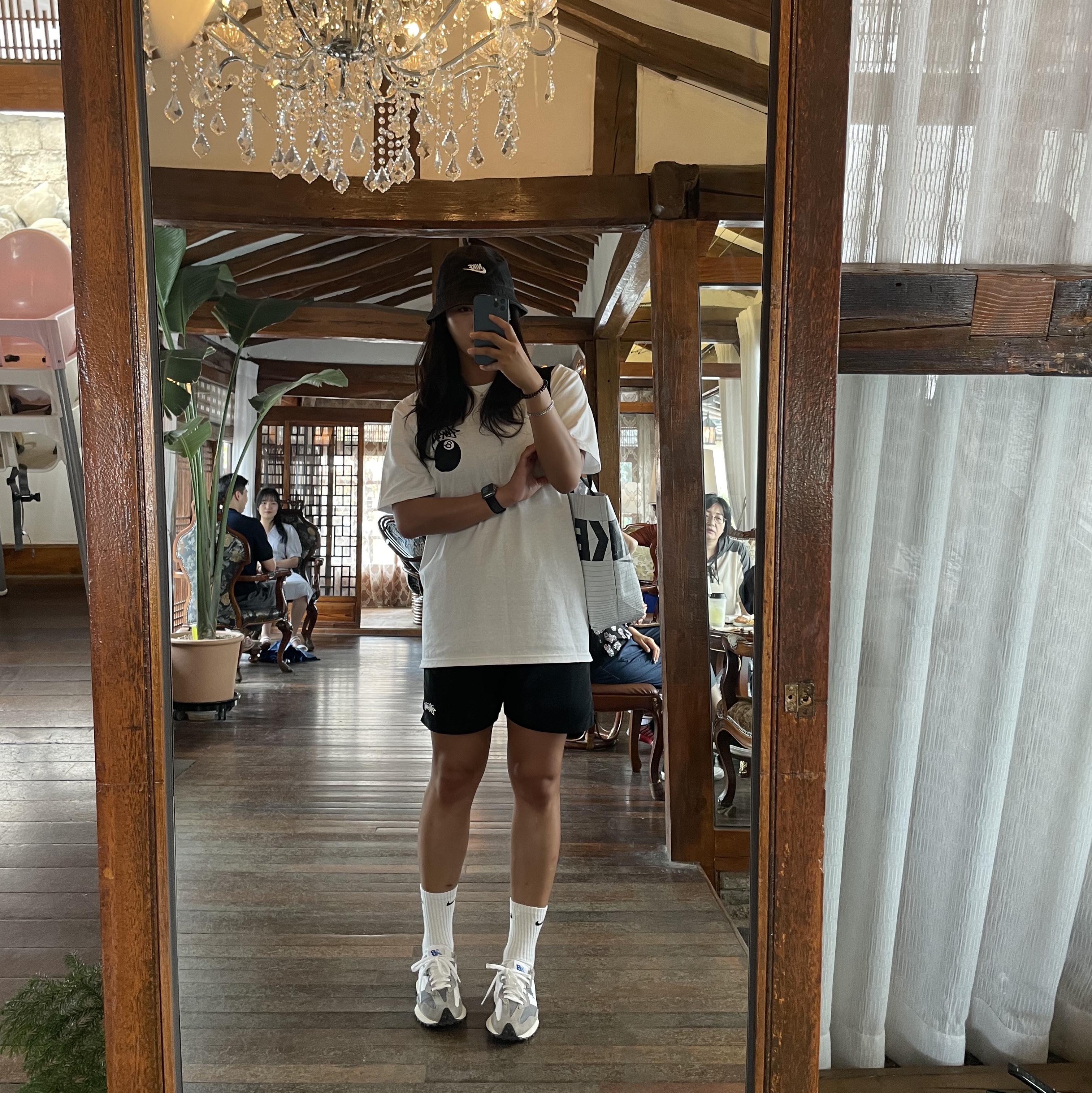 Stussy 8 Ball T-Shirt White - 22SS, Stussy Stock Water Shorts Black 착용 스타일 - 1