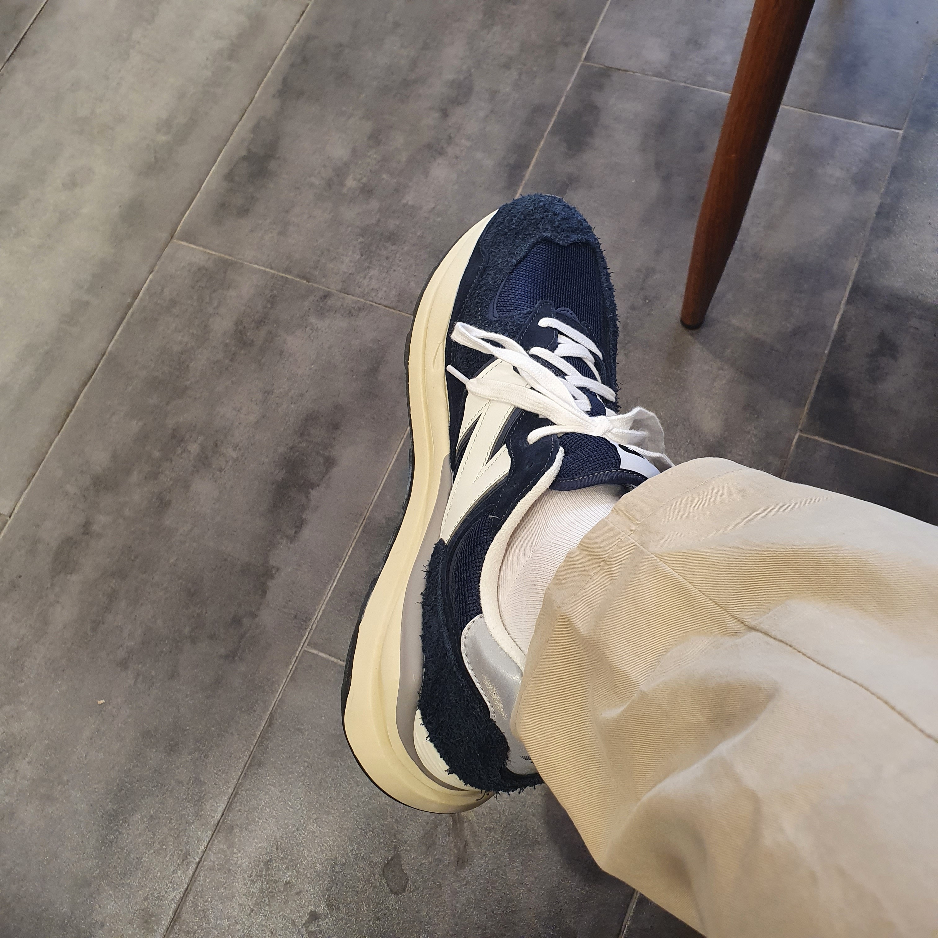 New Balance 5740 Vintage Lux Eclipse 착용 스타일 - 3