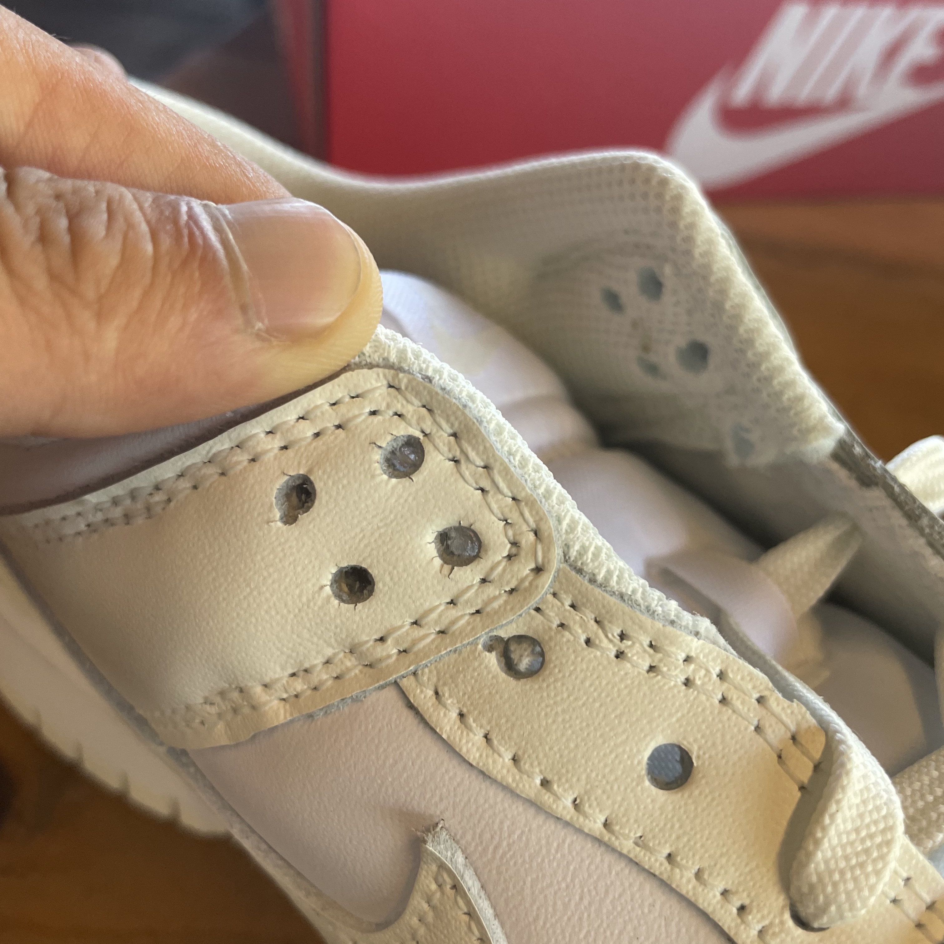(W) Nike Dunk Low White and Sail 착용 스타일 - 1