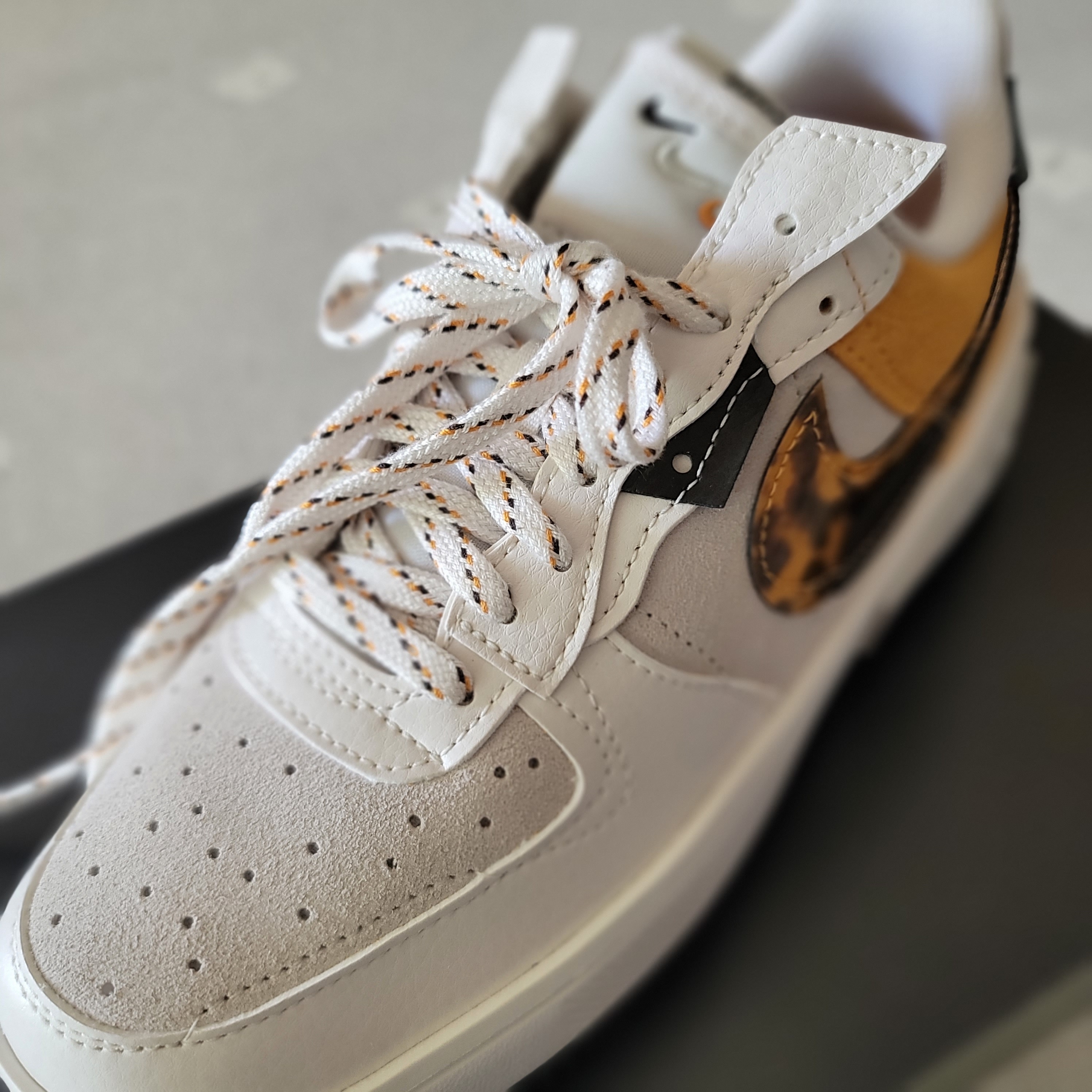 (W) Nike Air Force 1 Fontanka Phantom Light Curry 착용 스타일 - 5