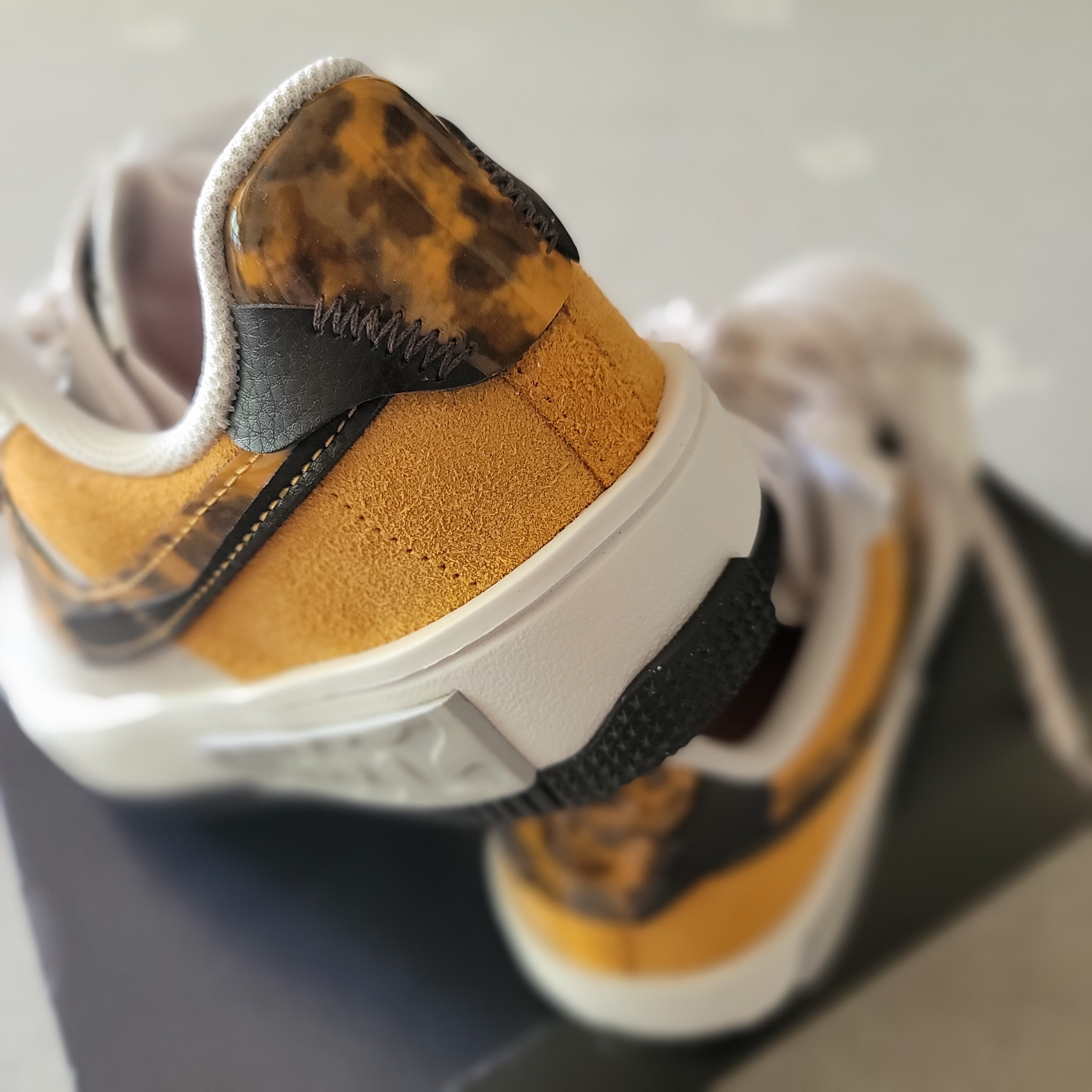 (W) Nike Air Force 1 Fontanka Phantom Light Curry 착용 스타일 - 3