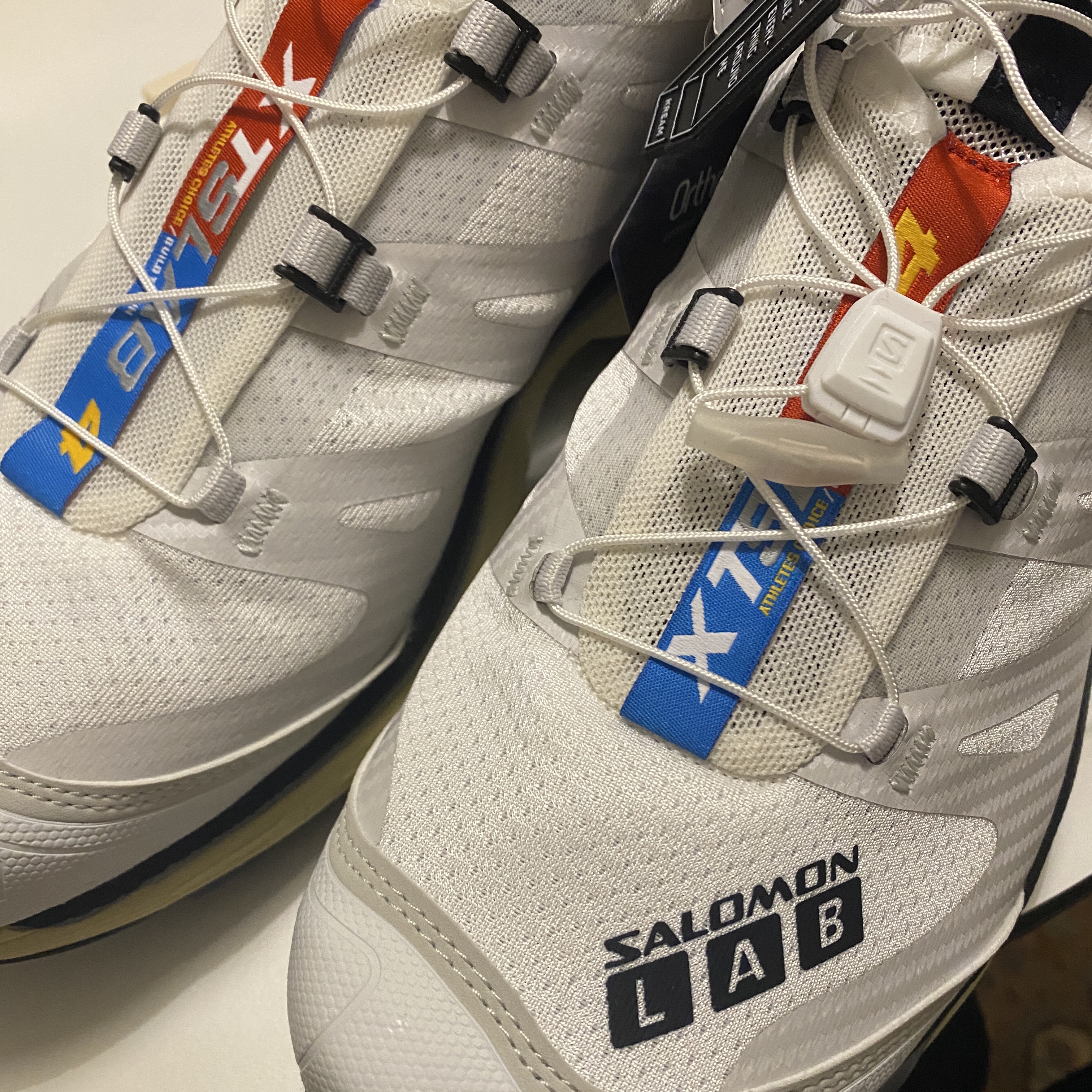 Salomon XT-4 White Lunar Rock 착용 스타일