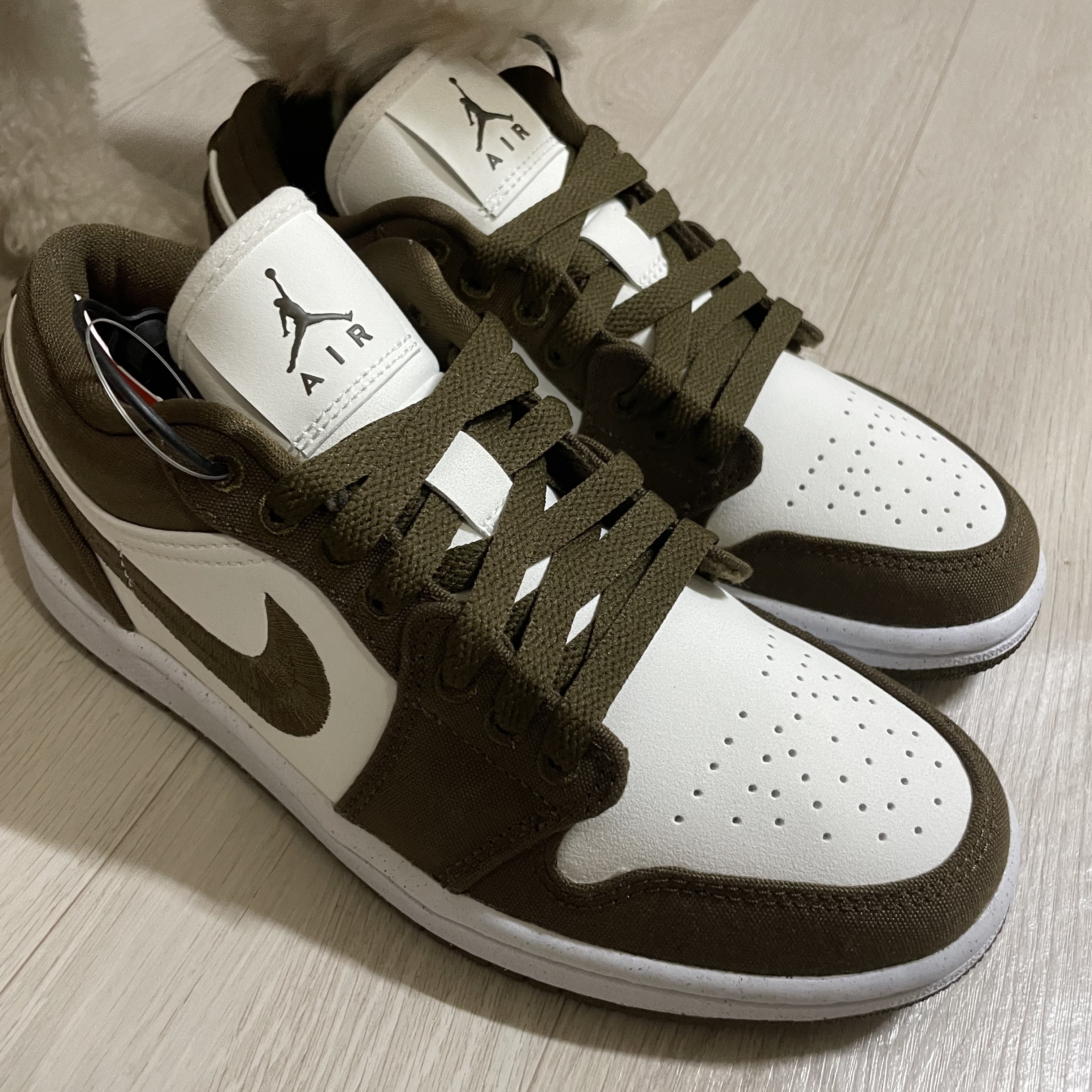 (W) Jordan 1 Low SE Light Olive 착용 스타일