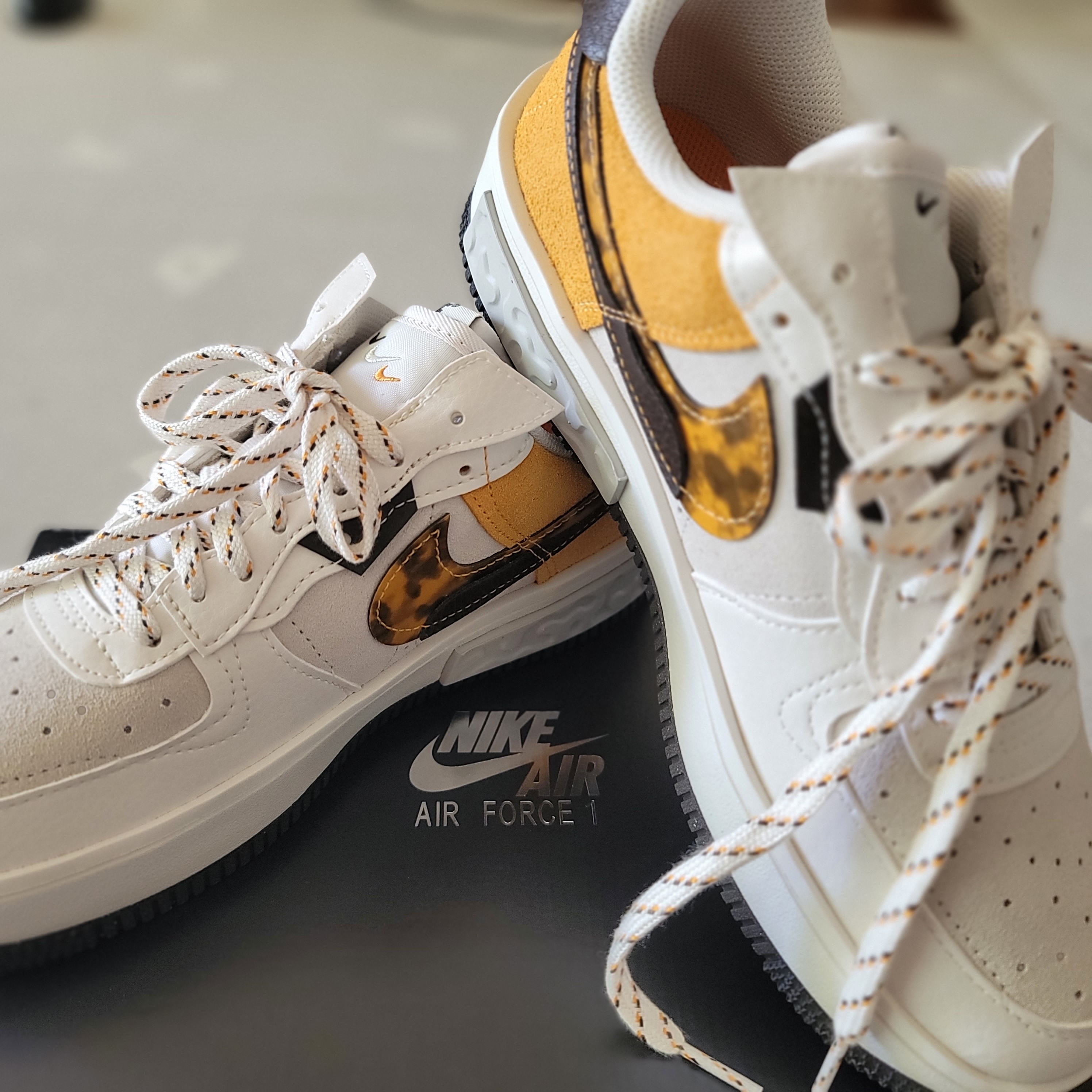 (W) Nike Air Force 1 Fontanka Phantom Light Curry 착용 스타일 - 4