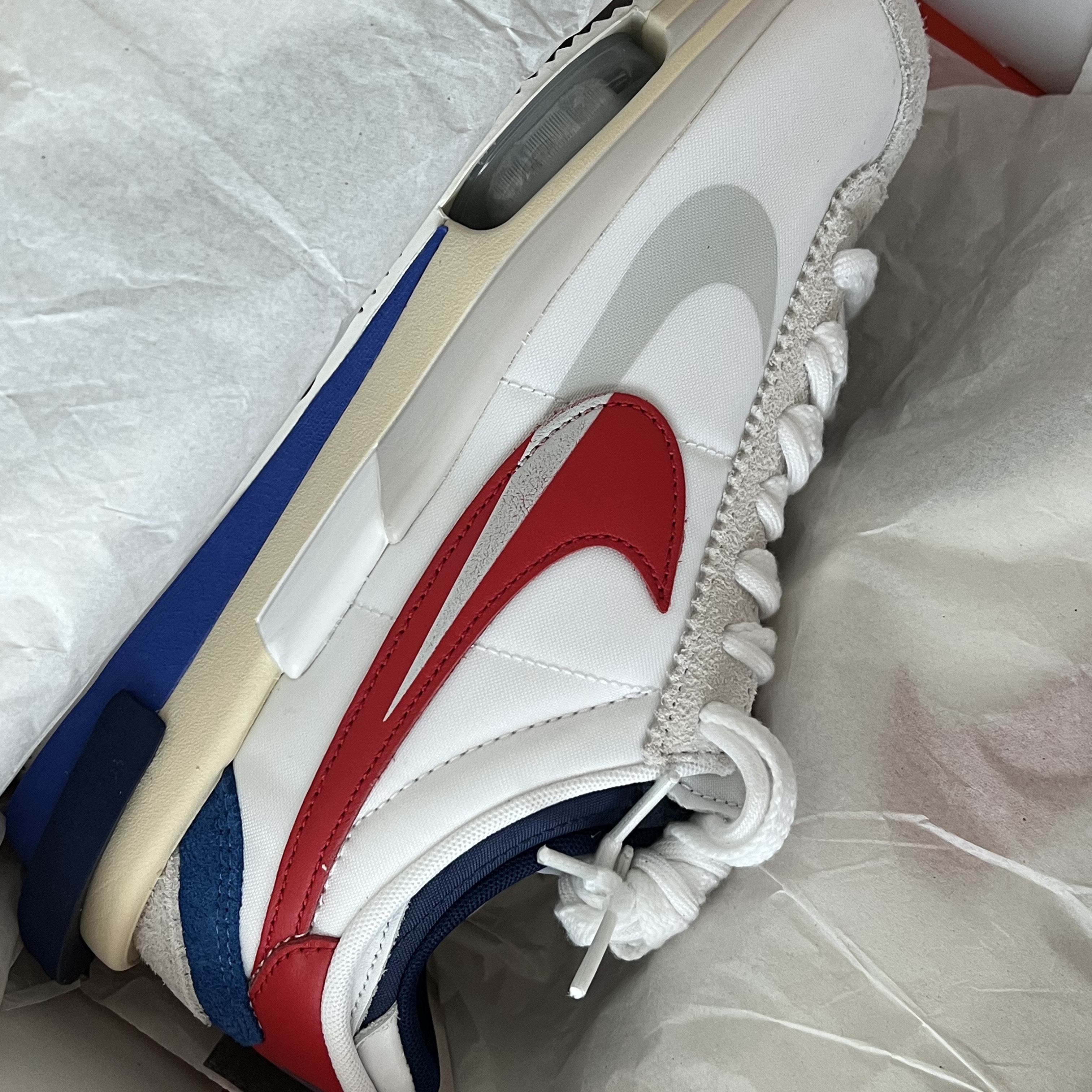 Nike x Sacai Zoom Cortez SP White and University Red 착용 스타일