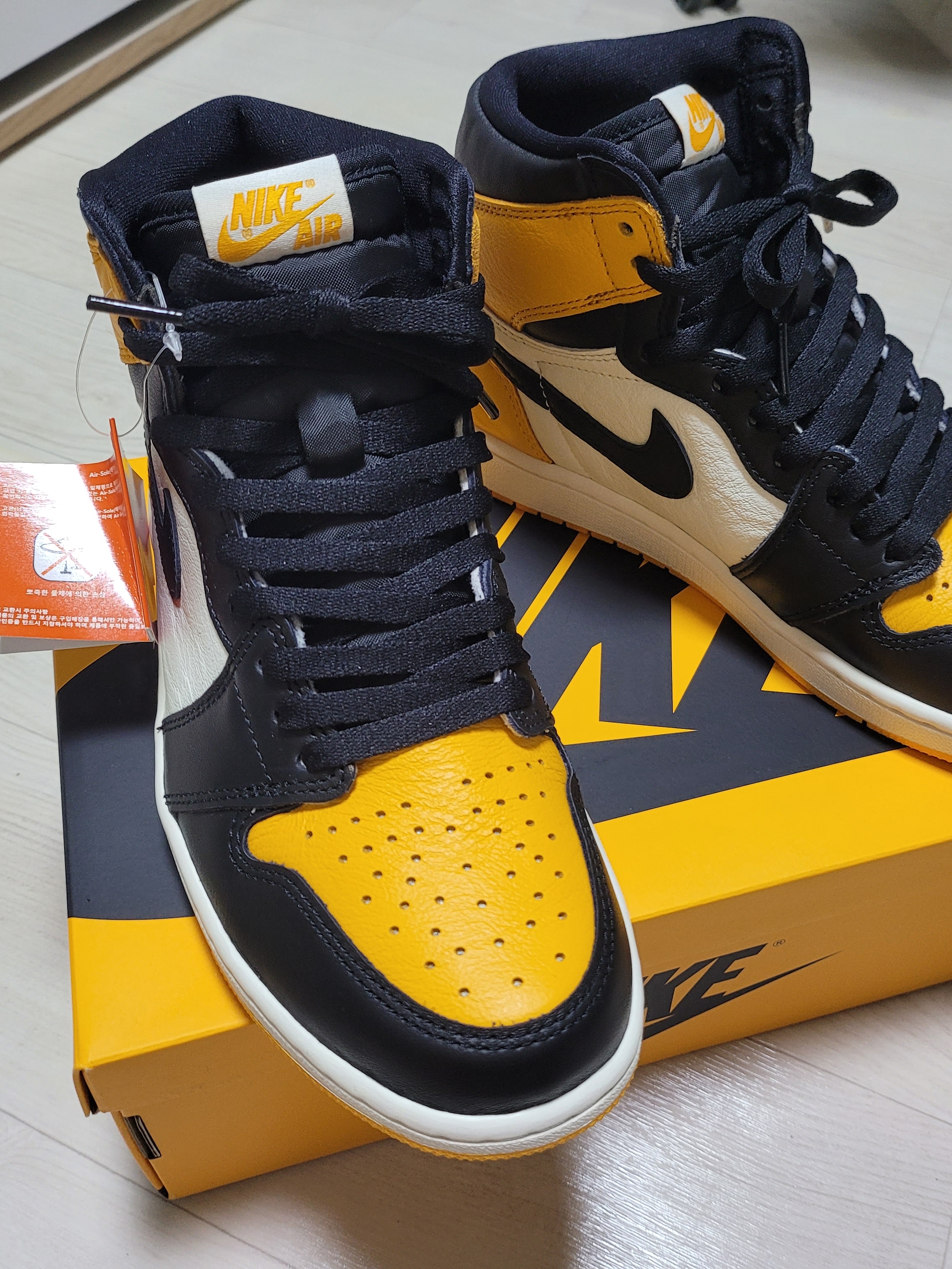Jordan 1 Retro High OG Taxi, Louis Vuitton Trio Messenger Monogram Eclipse 착용 스타일 - 2
