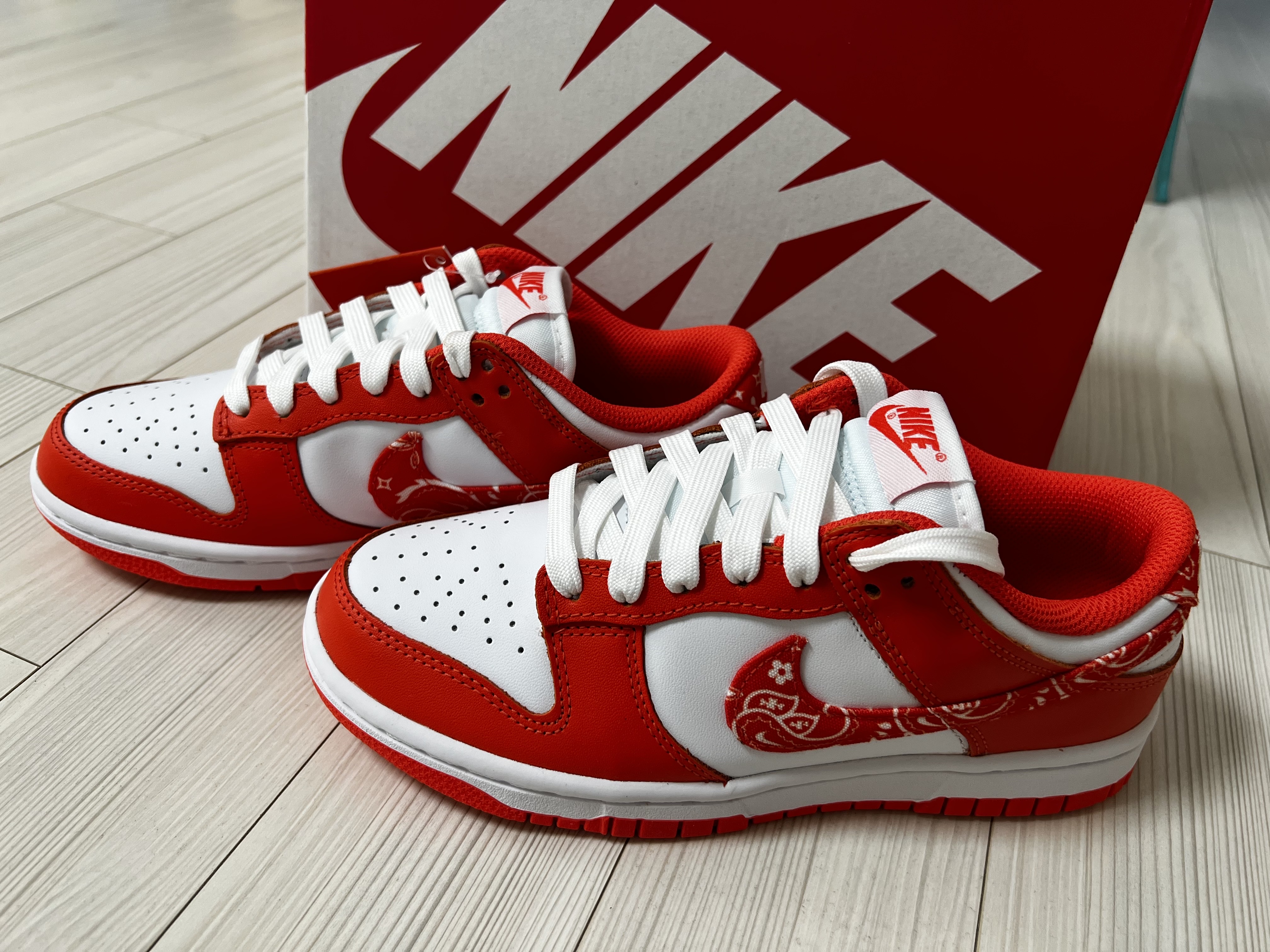 (W) Nike Dunk Low Essential Orange Paisley 착용 스타일
