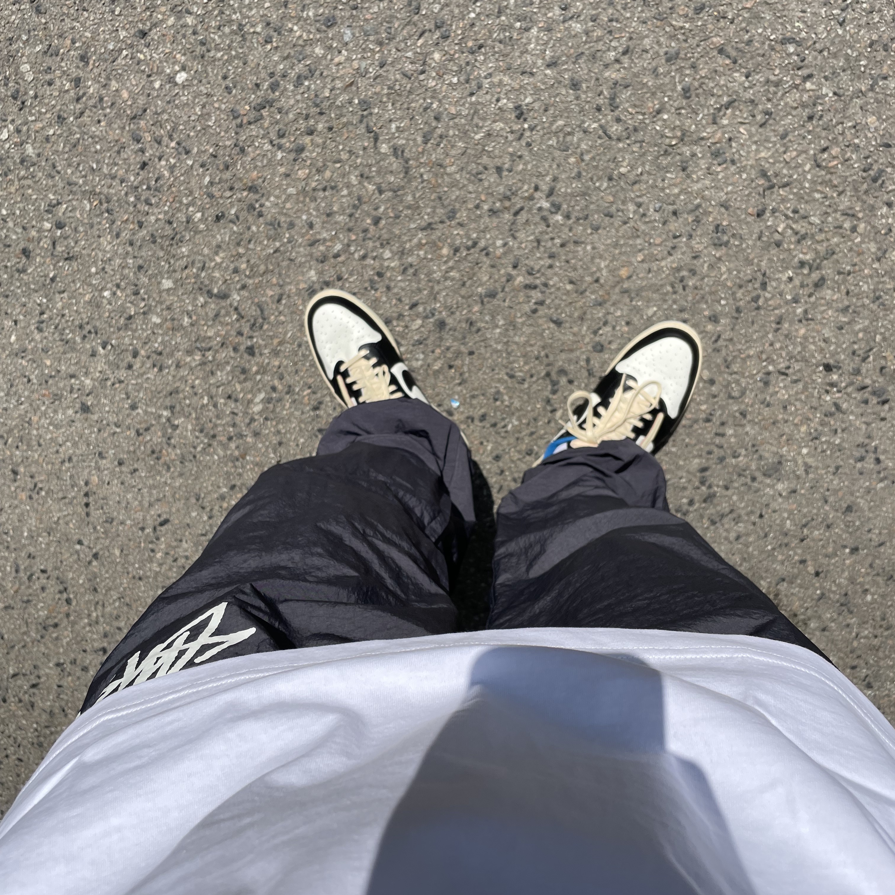 Jordan 1 x Travis Scott x Fragment Retro Low OG SP Military Blue, Nike x Stussy Beach Pants Off Noir 착용 스타일