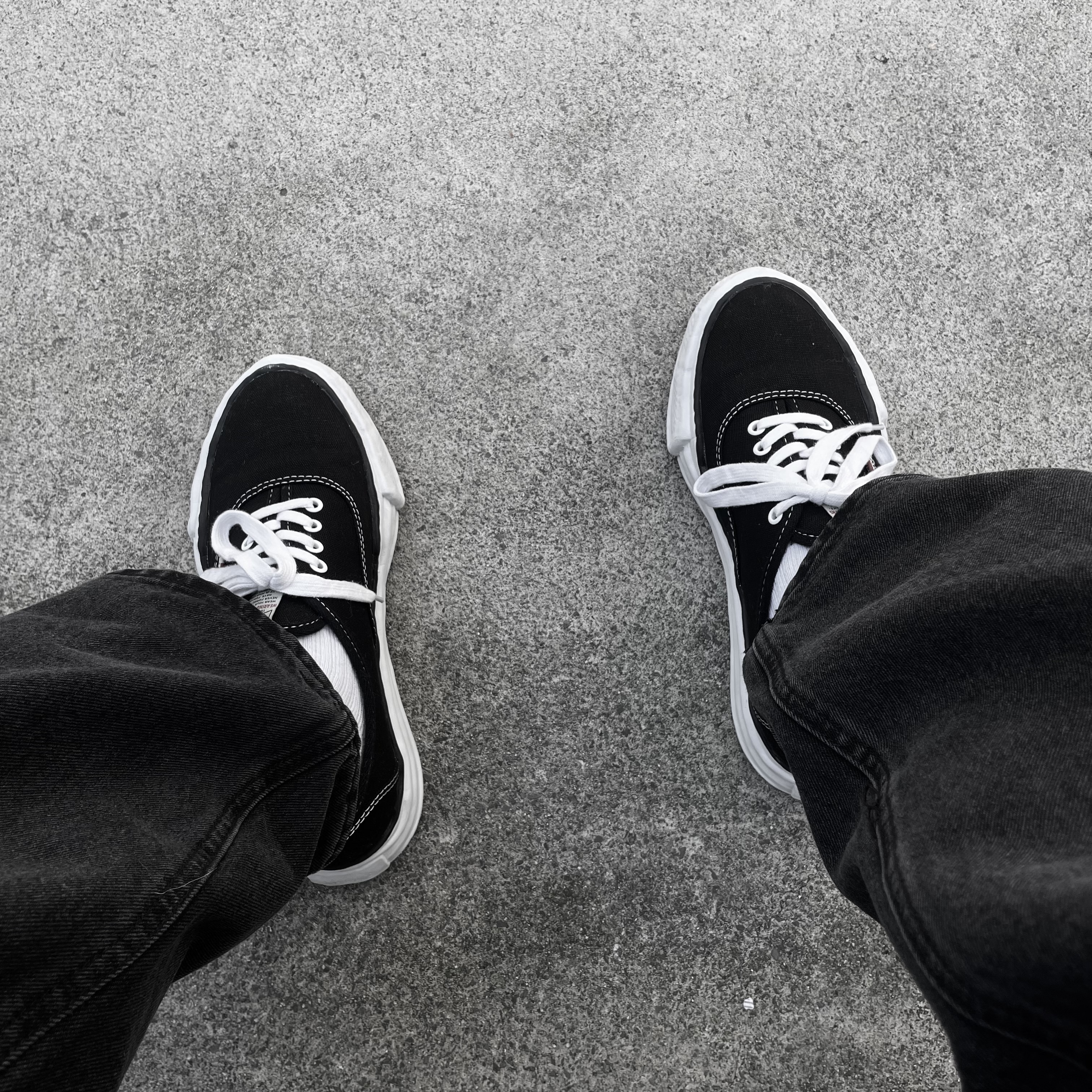 Maison Mihara Yasuhiro Baker OG Sole Canvas Low Cut Sneakers Black 착용 스타일