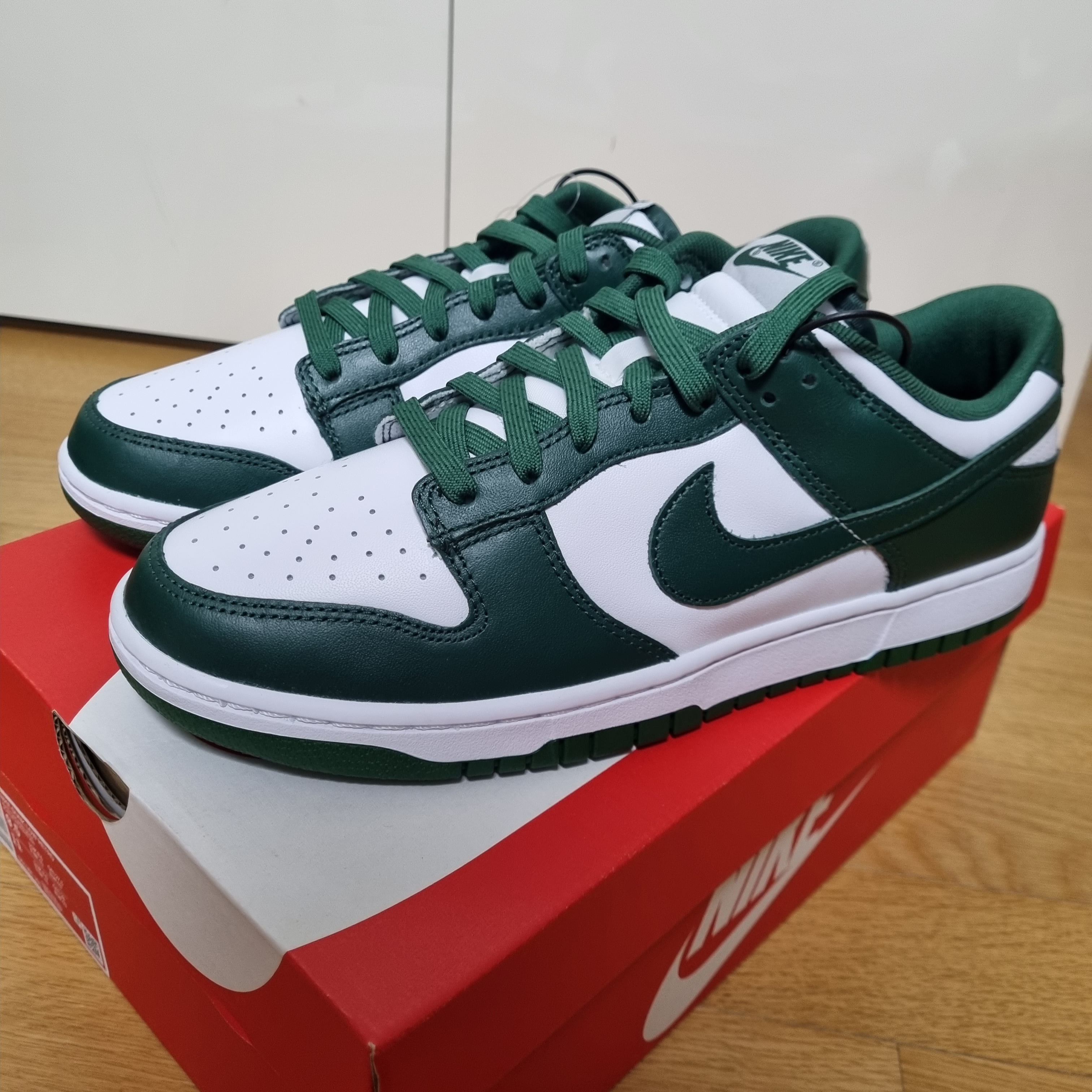 Nike Dunk Low Retro Varsity Green 착용 스타일