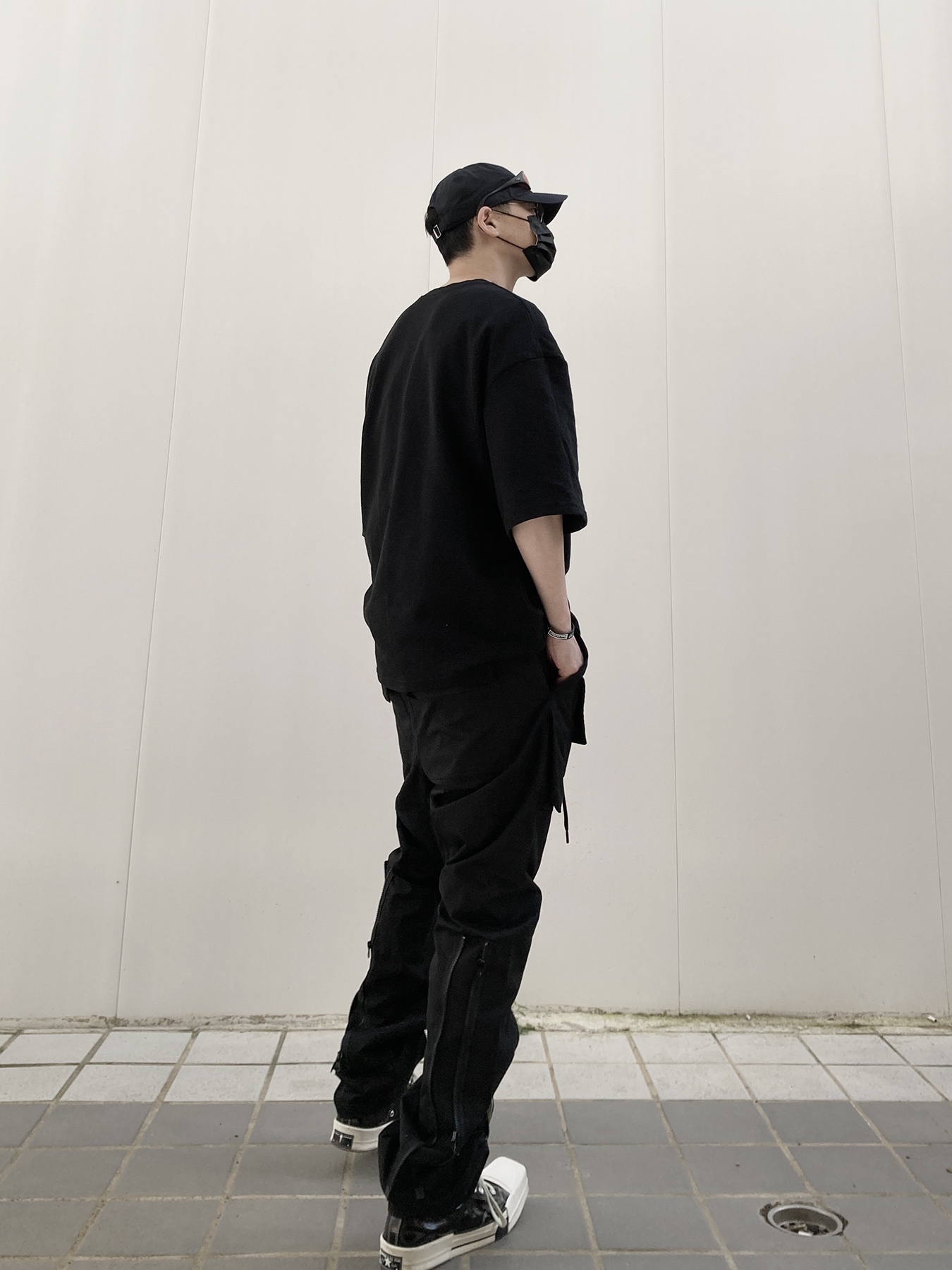 Converse x Drkshdw Turbodrk Chuck 70 Hi Black Lacquered Denim 착용 스타일 - 4