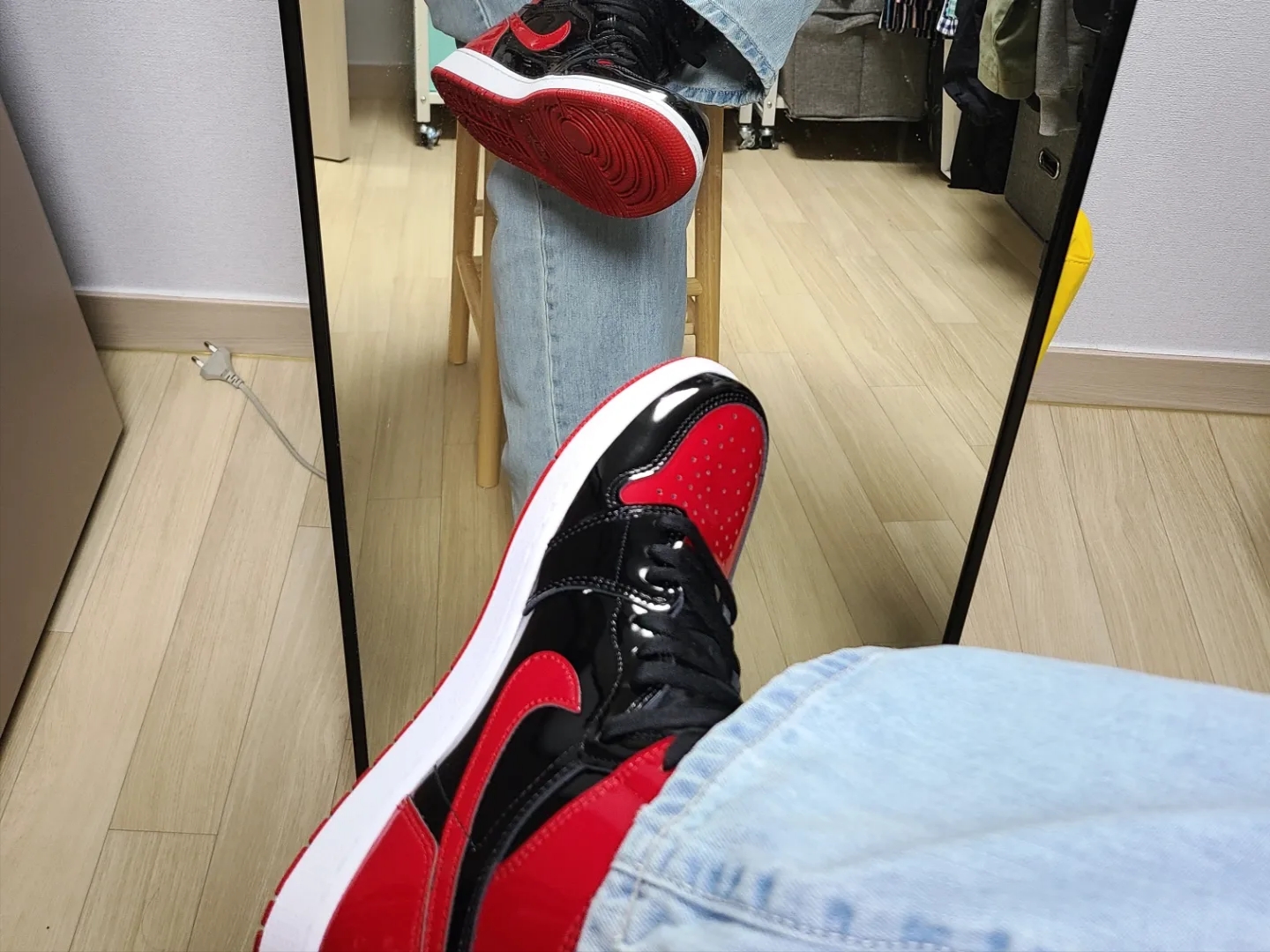 Jordan 1 Retro High OG Patent Bred 착용 스타일 - 4