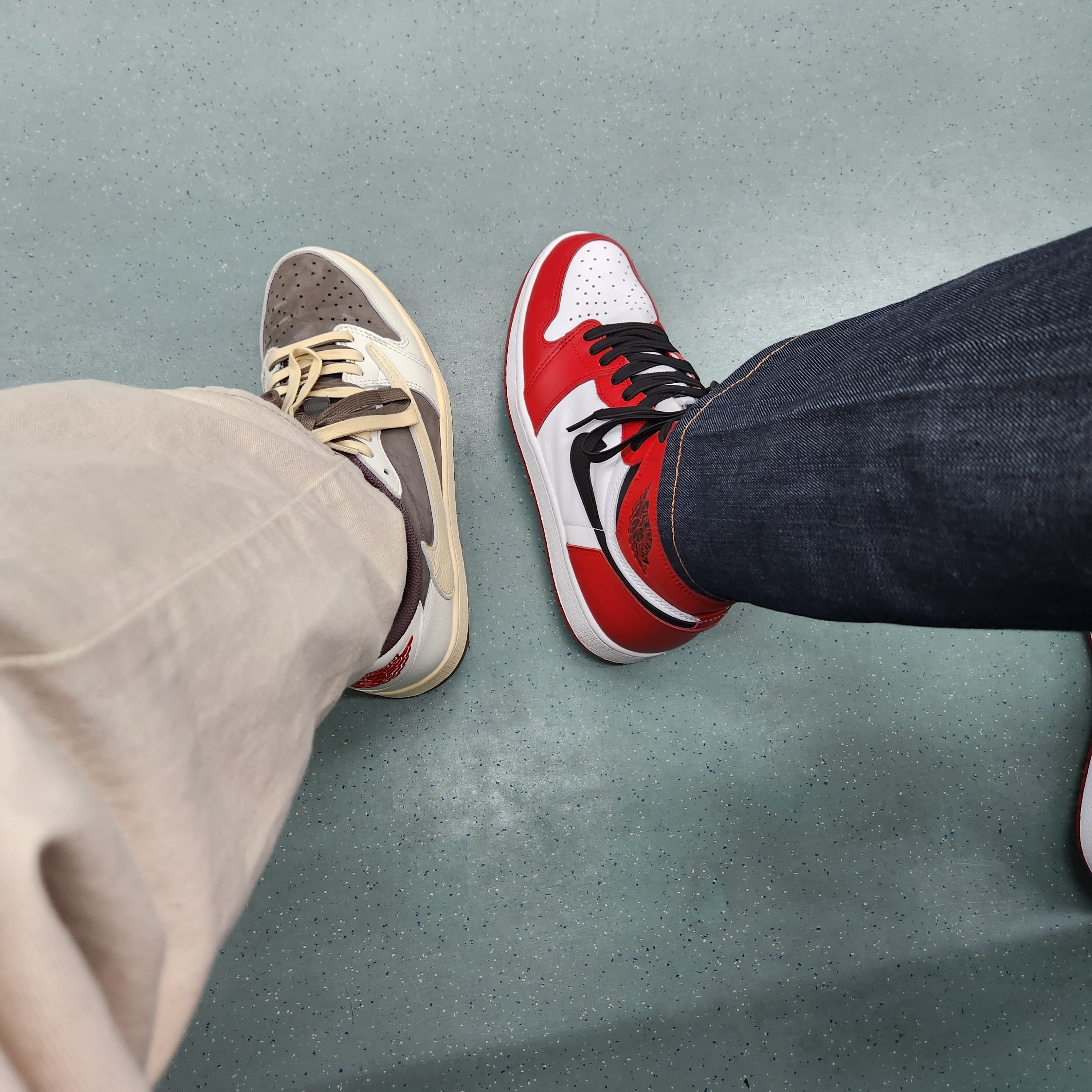 Jordan 1 x Travis Scott Retro Low OG SP Sail and Ridgerock, Jordan 1 Retro High OG Chicago 2015 착용 스타일