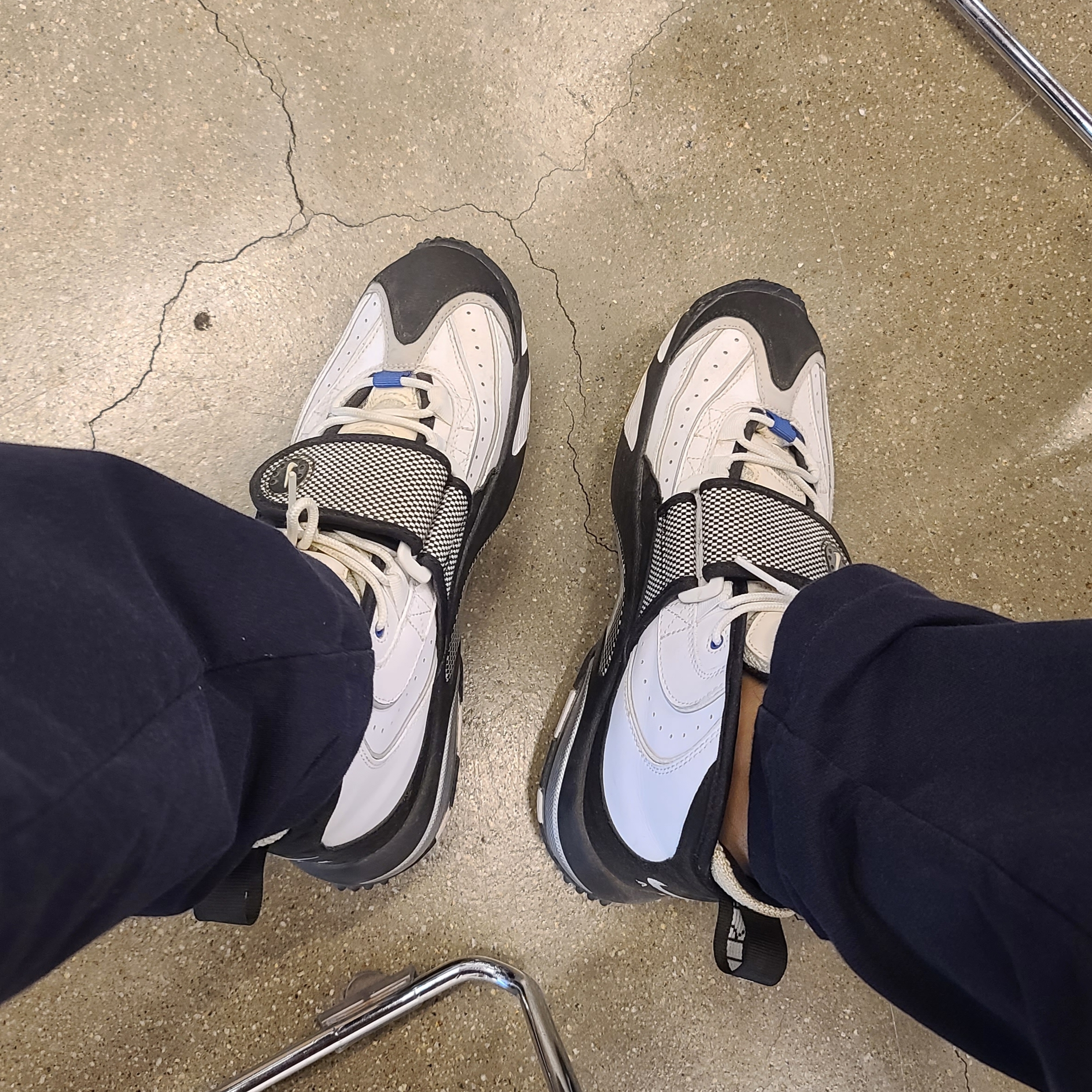 Jordan 6 Retro Midnight Navy, Jordan 6 Retro University Blue 착용 스타일 - 5