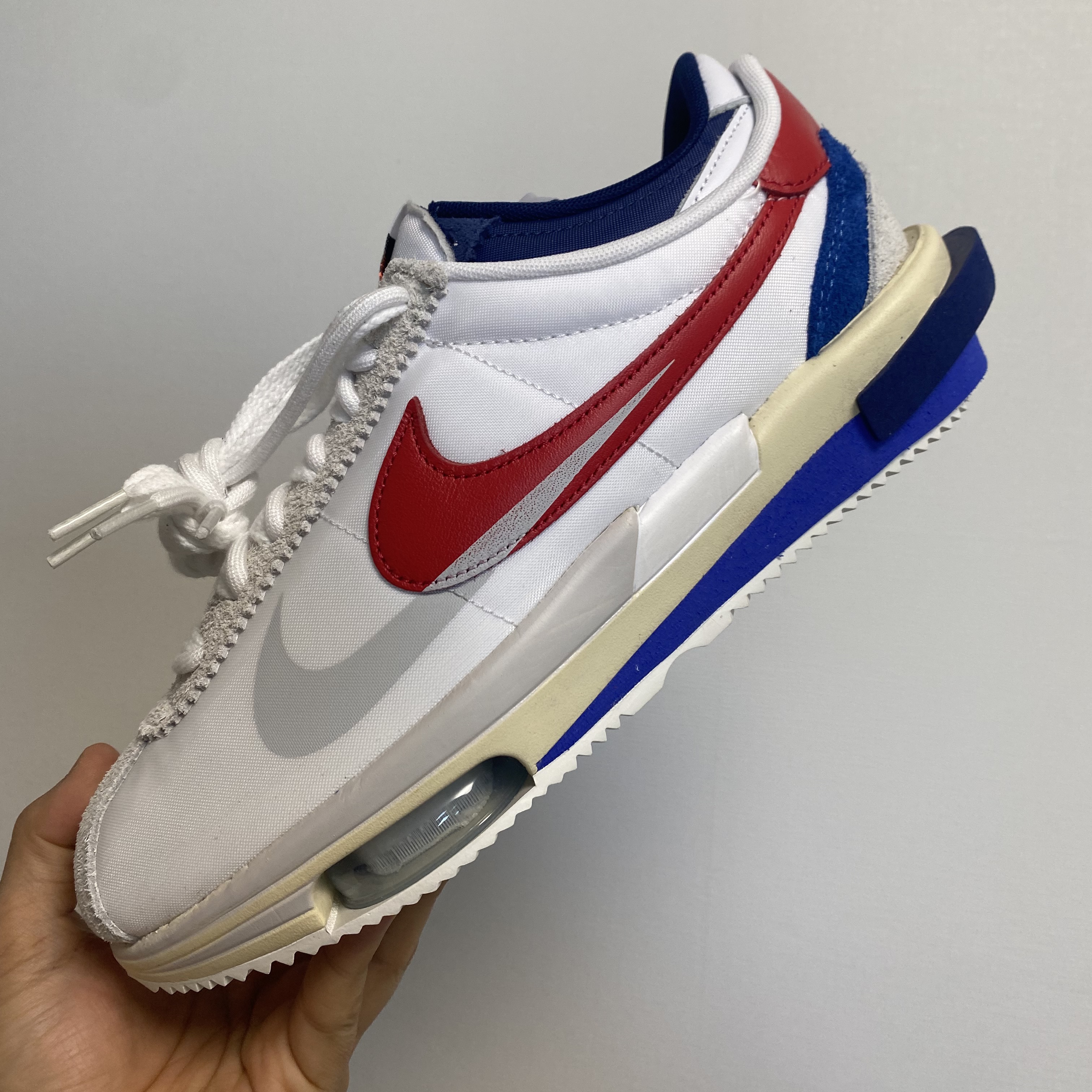 Nike x Sacai Zoom Cortez SP White and University Red 착용 스타일