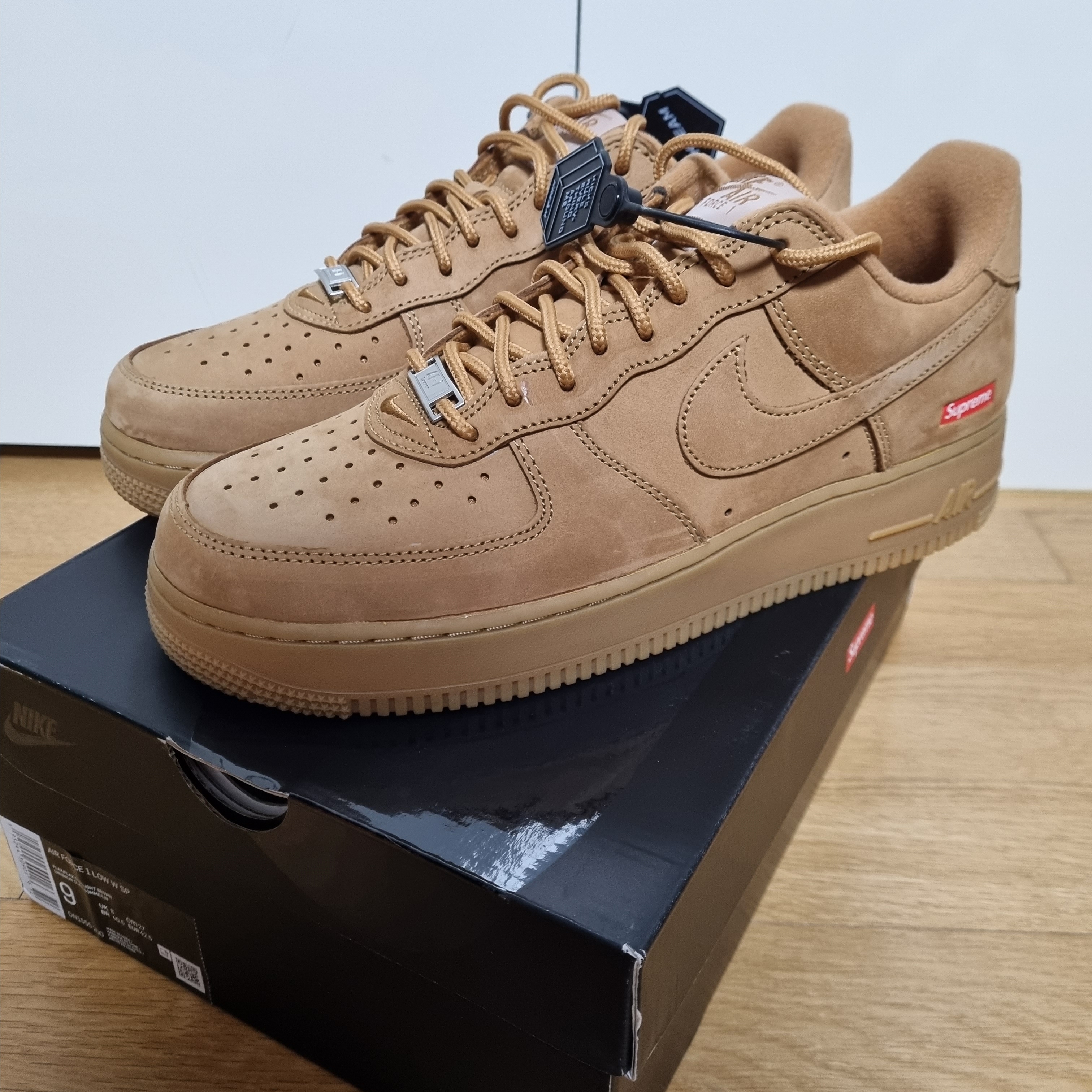 Nike x Supreme Air Force 1 Low Flax 착용 스타일