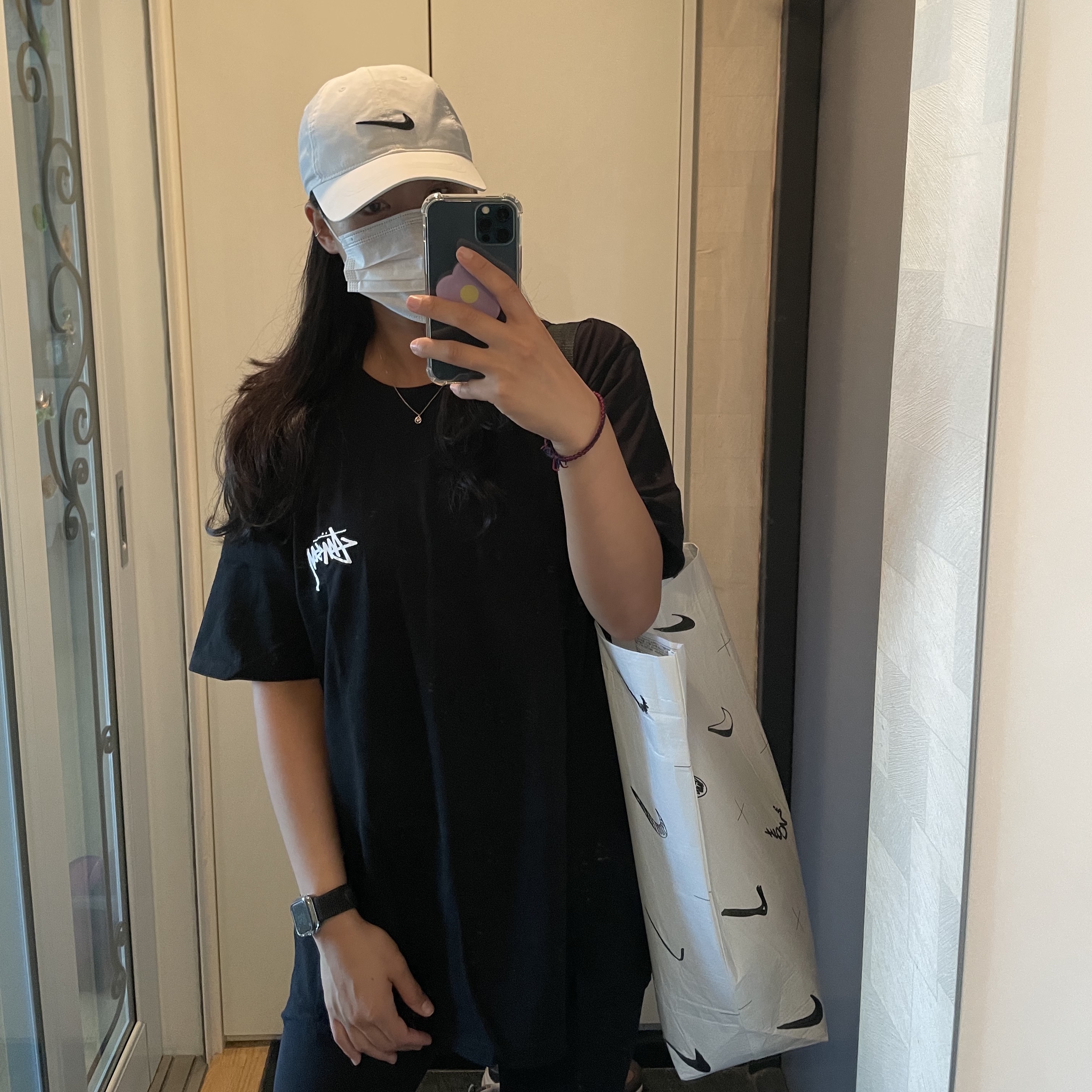 Stussy Fuzzy Dice T-Shirt Black 착용 스타일 - 1