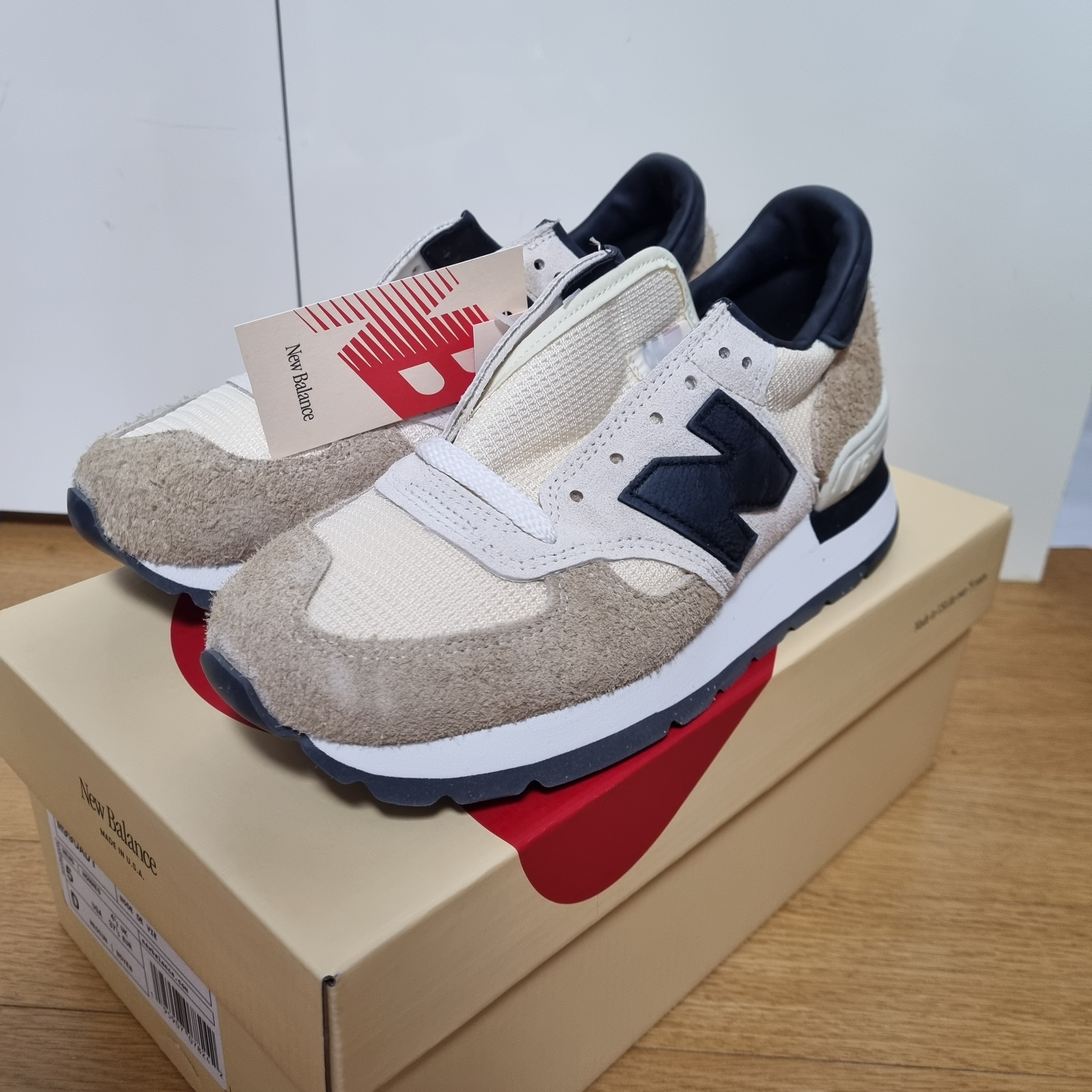 New Balance 990v1 Made in USA Incense Macadamia Nut 착용 스타일