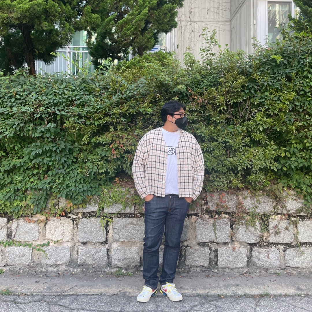 Nike x Off-White Blazer Low '77 White and University Red, Stussy Squared T-Shirt White 착용 스타일 - 2